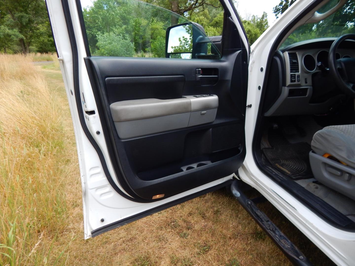 2008 White /GRAY Cloth Toyota Tundra SR5 (5TBRV54108S) with an 5.7 Liter V8 engine, Automatic transmission, located at 6528 Lower York Road, New Hope, PA, 18938, (215) 862-9555, 40.358707, -74.977882 - 2008 Toyota Tundra Double Cab....5.7 Liter V8 engine, auto trans, tilt wheel, cruise control, dual climate control, power drivers seat, windows, locks, sliding rear window, dual mirrors, drop in bed liner step up rails, TRD wheels, 275/65/R18 like new tires, AM/FM/Bluetooth/Navigation screen. Price - Photo#12