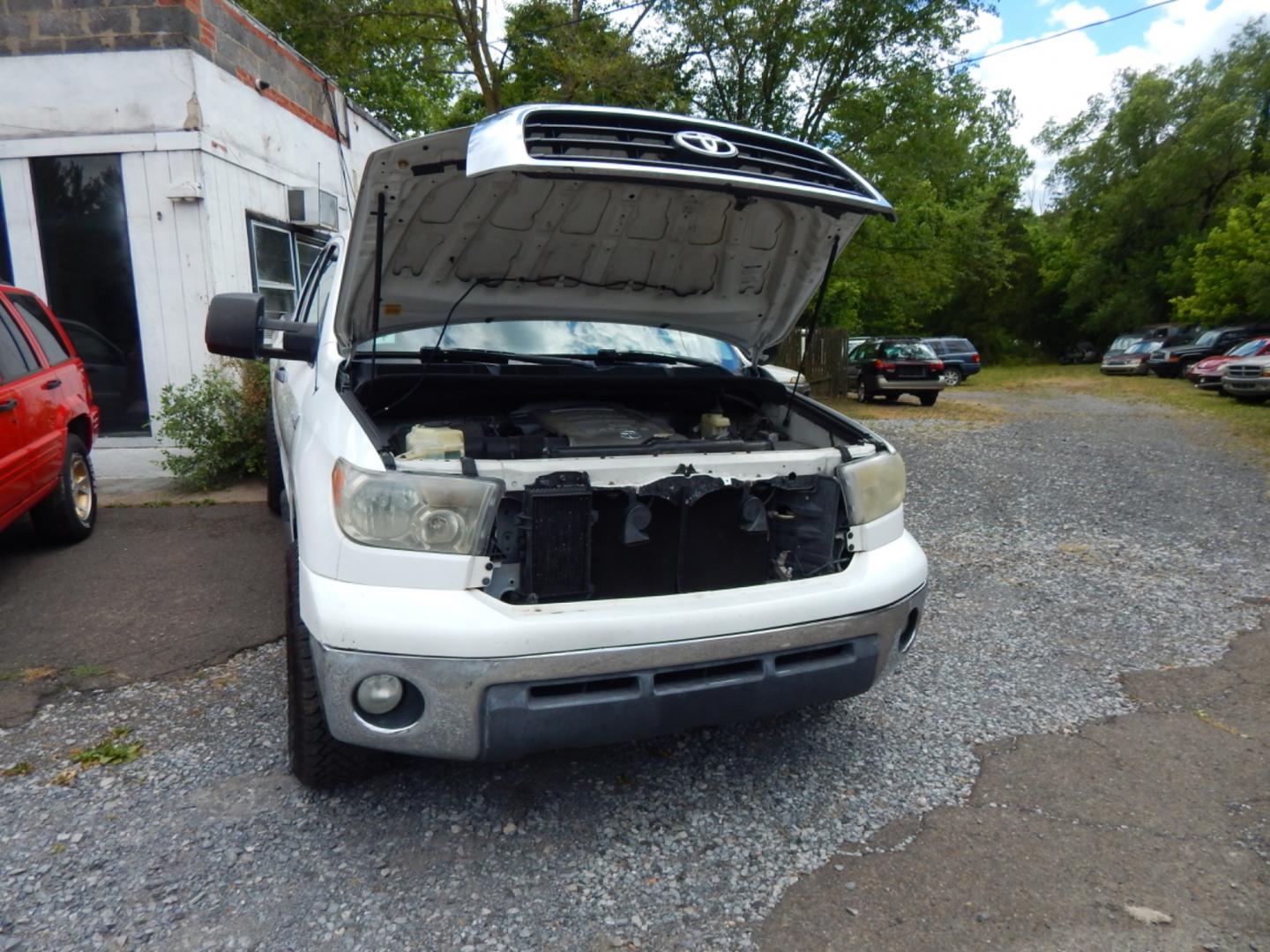 2008 White /GRAY Cloth Toyota Tundra SR5 (5TBRV54108S) with an 5.7 Liter V8 engine, Automatic transmission, located at 6528 Lower York Road, New Hope, PA, 18938, (215) 862-9555, 40.358707, -74.977882 - 2008 Toyota Tundra Double Cab....5.7 Liter V8 engine, auto trans, tilt wheel, cruise control, dual climate control, power drivers seat, windows, locks, sliding rear window, dual mirrors, drop in bed liner step up rails, TRD wheels, 275/65/R18 like new tires, AM/FM/Bluetooth/Navigation screen. Price - Photo#18