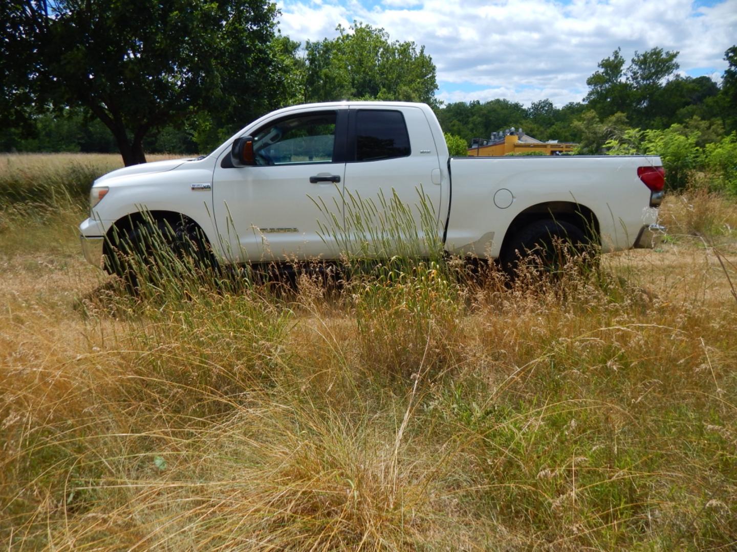 2008 White /GRAY Cloth Toyota Tundra SR5 (5TBRV54108S) with an 5.7 Liter V8 engine, Automatic transmission, located at 6528 Lower York Road, New Hope, PA, 18938, (215) 862-9555, 40.358707, -74.977882 - 2008 Toyota Tundra Double Cab....5.7 Liter V8 engine, auto trans, tilt wheel, cruise control, dual climate control, power drivers seat, windows, locks, sliding rear window, dual mirrors, drop in bed liner step up rails, TRD wheels, 275/65/R18 like new tires, AM/FM/Bluetooth/Navigation screen. Price - Photo#2