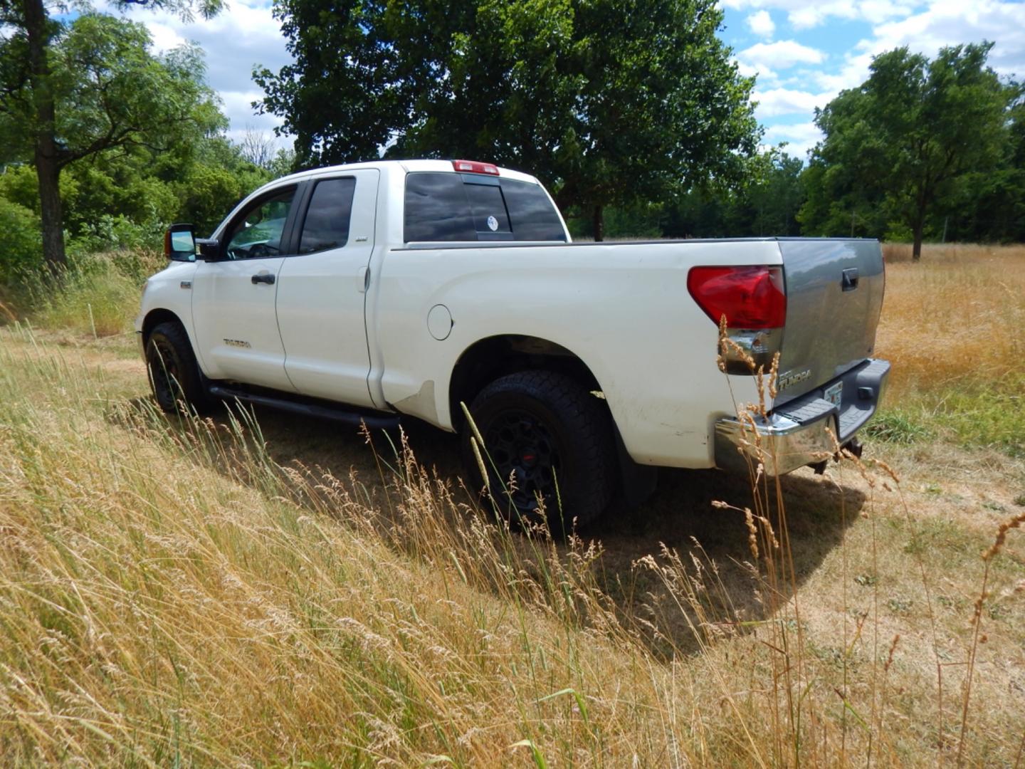 2008 White /GRAY Cloth Toyota Tundra SR5 (5TBRV54108S) with an 5.7 Liter V8 engine, Automatic transmission, located at 6528 Lower York Road, New Hope, PA, 18938, (215) 862-9555, 40.358707, -74.977882 - 2008 Toyota Tundra Double Cab....5.7 Liter V8 engine, auto trans, tilt wheel, cruise control, dual climate control, power drivers seat, windows, locks, sliding rear window, dual mirrors, drop in bed liner step up rails, TRD wheels, 275/65/R18 like new tires, AM/FM/Bluetooth/Navigation screen. Price - Photo#1