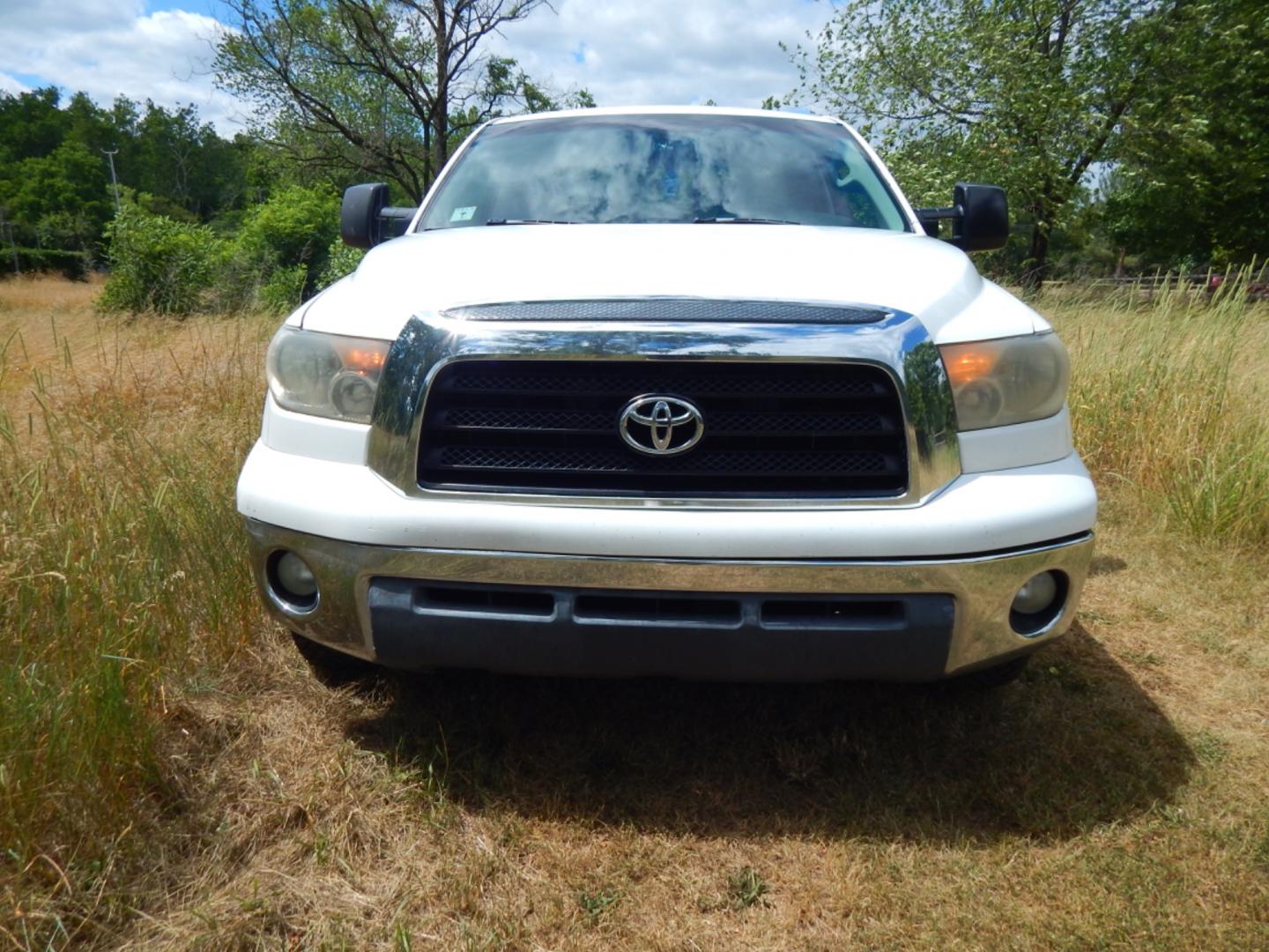 2008 White /GRAY Cloth Toyota Tundra SR5 (5TBRV54108S) with an 5.7 Liter V8 engine, Automatic transmission, located at 6528 Lower York Road, New Hope, PA, 18938, (215) 862-9555, 40.358707, -74.977882 - 2008 Toyota Tundra Double Cab....5.7 Liter V8 engine, auto trans, tilt wheel, cruise control, dual climate control, power drivers seat, windows, locks, sliding rear window, dual mirrors, drop in bed liner step up rails, TRD wheels, 275/65/R18 like new tires, AM/FM/Bluetooth/Navigation screen. Price - Photo#6