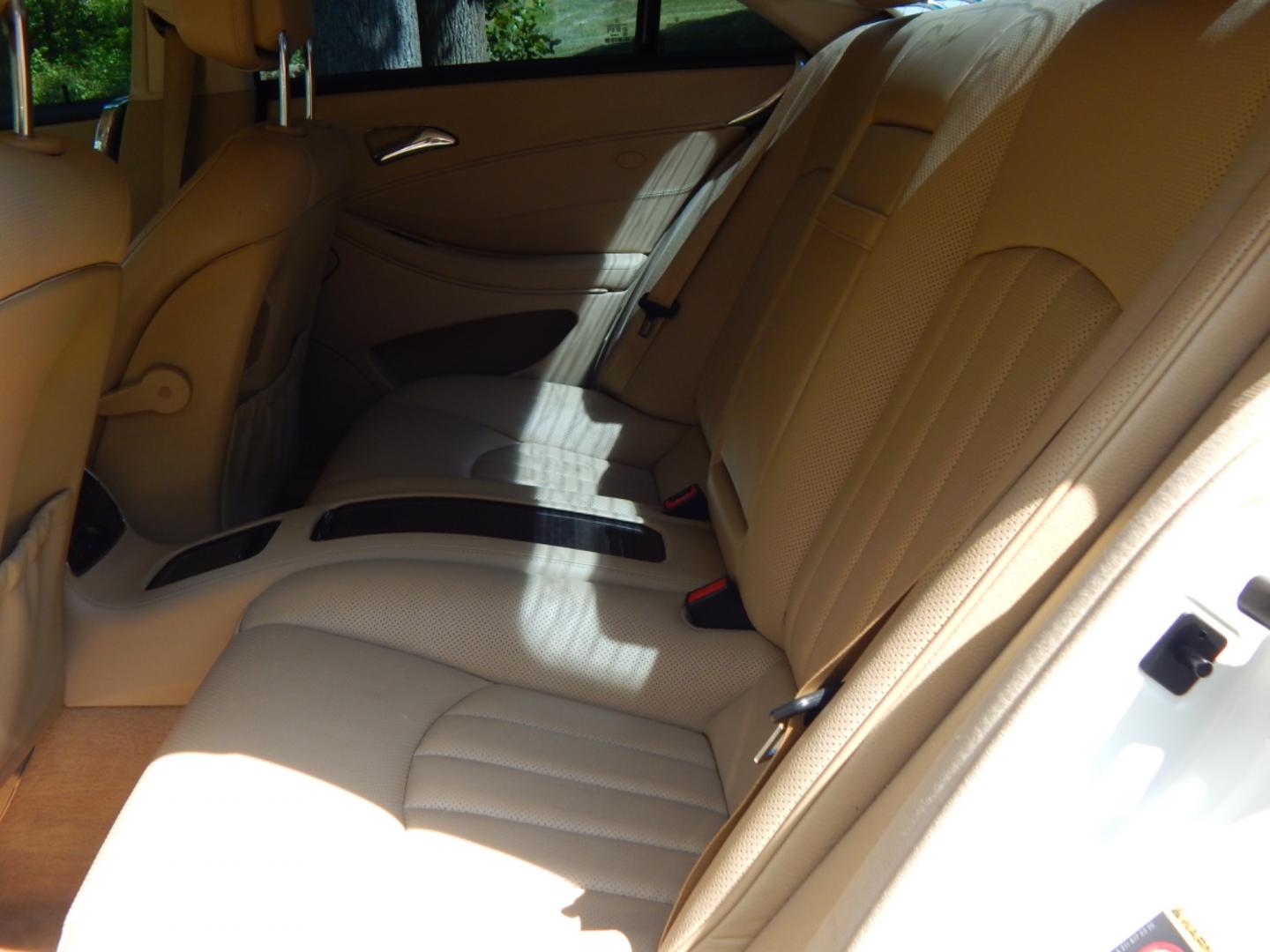 2008 White /Tan Leather Mercedes-Benz CLS-Class (WDDDJ72XX8A) with an 5.5 Liter V8 engine, Automatic transmission, located at 6528 Lower York Road, New Hope, PA, 18938, (215) 862-9555, 40.358707, -74.977882 - 2008 Mercedes-Benz CLS 550. 5.5 Liter V8 engine, auto trans, tilt/cruise, keyless entry system, wood trim, Dual power, heated, cooled seats, power windows, locks and mirrors, AM/FM/CD/Sat Harmon Kardon sound system, power moonroof, dual front/side air bags, side curtains, dual zone climate control - Photo#16