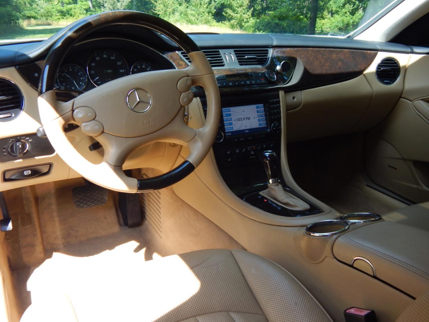 2008 White /Tan Leather Mercedes-Benz CLS-Class (WDDDJ72XX8A) with an 5.5 Liter V8 engine, Automatic transmission, located at 6528 Lower York Road, New Hope, PA, 18938, (215) 862-9555, 40.358707, -74.977882 - 2008 Mercedes-Benz CLS 550. 5.5 Liter V8 engine, auto trans, tilt/cruise, keyless entry system, wood trim, Dual power, heated, cooled seats, power windows, locks and mirrors, AM/FM/CD/Sat Harmon Kardon sound system, power moonroof, dual front/side air bags, side curtains, dual zone climate control - Photo#9