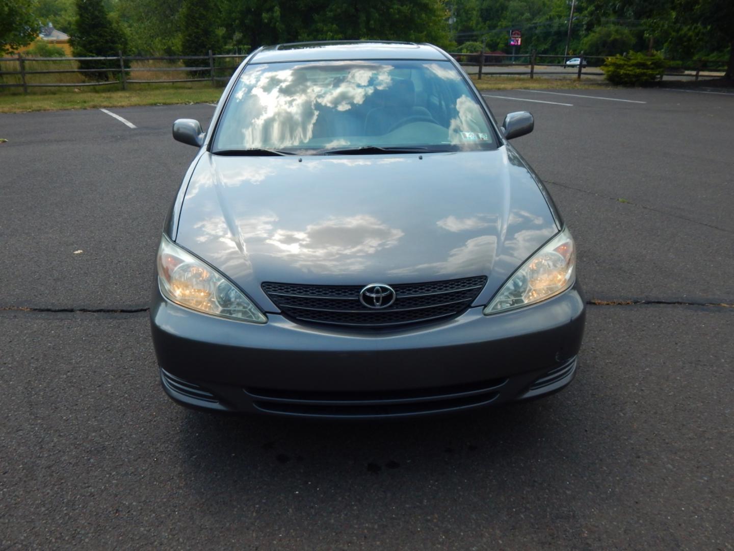 2003 Gray /Gray Cloth Toyota Camry LE V6 (4T1BF30K23U) with an 3.0L V6 DOHC 24V engine, 5-Speed Automatic Overdrive transmission, located at 6528 Lower York Road, New Hope, PA, 18938, (215) 862-9555, 40.358707, -74.977882 - Photo#8