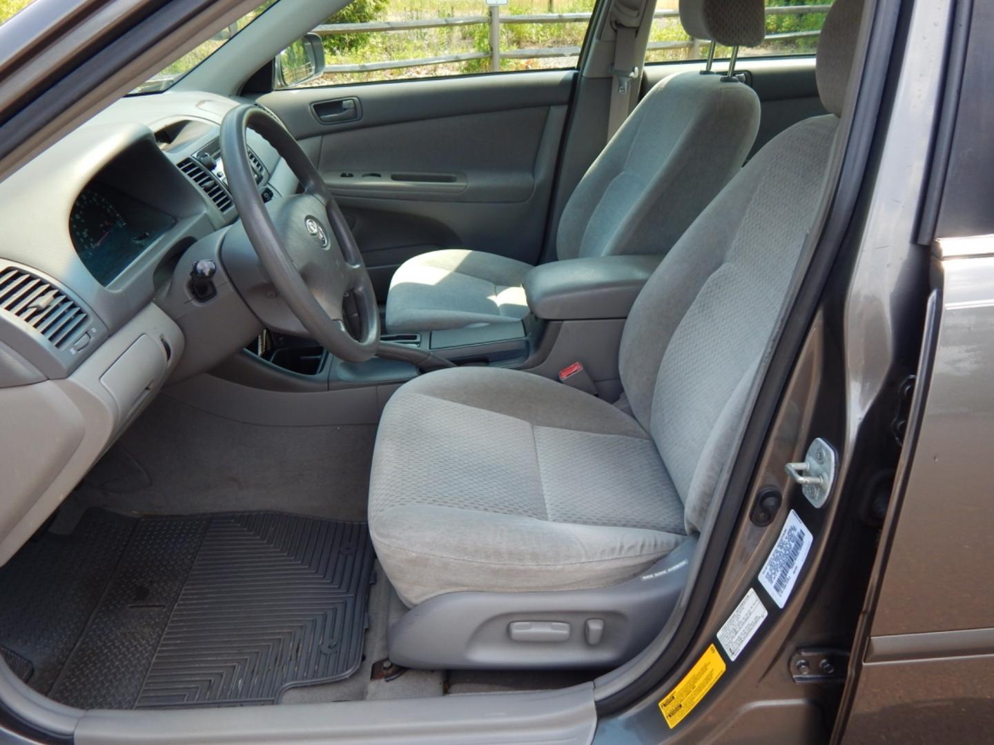 2003 Gray /Gray Cloth Toyota Camry LE V6 (4T1BF30K23U) with an 3.0L V6 DOHC 24V engine, 5-Speed Automatic Overdrive transmission, located at 6528 Lower York Road, New Hope, PA, 18938, (215) 862-9555, 40.358707, -74.977882 - Here we have a 2003 Toyota Camry LE with a 3.0L V6 putting power to the front wheels via a smooth shifting automatic transmission. Options include: gray cloth, heat/AC, power moving drivers seat, AM/FM/CD/TAPE radio, moonroof (inoperable), tilt steering wheel, cruise control, power windows/locks/mir - Photo#10