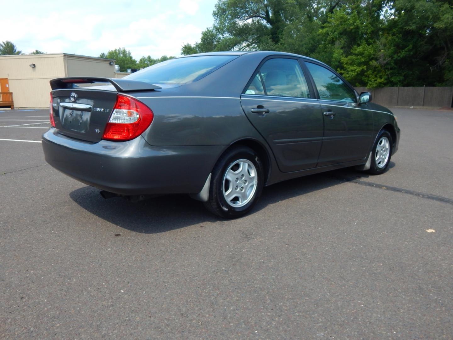 2003 Gray /Gray Cloth Toyota Camry LE V6 (4T1BF30K23U) with an 3.0L V6 DOHC 24V engine, 5-Speed Automatic Overdrive transmission, located at 6528 Lower York Road, New Hope, PA, 18938, (215) 862-9555, 40.358707, -74.977882 - Photo#5