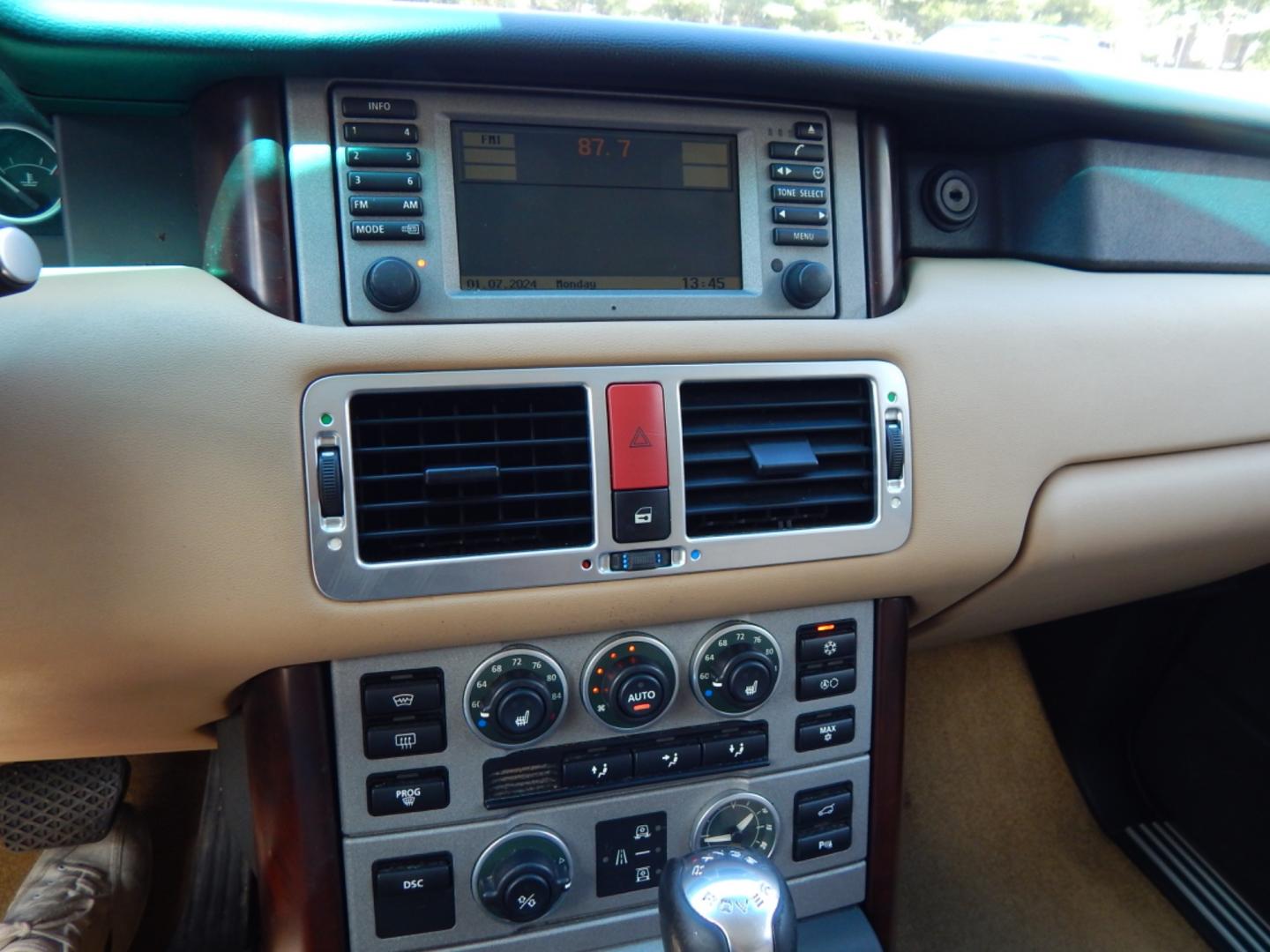 2003 Green /Tan Leather Land Rover Range Rover HSE (SALME11433A) with an 4.4L V8 DOHC 32V engine, 5-Speed Automatic Overdrive transmission, located at 6528 Lower York Road, New Hope, PA, 18938, (215) 862-9555, 40.358707, -74.977882 - Here we have a Range Rover HSE with a 4.4L V8 putting power to all four wheels via a smooth shifting automatic transmission. Options include: tan leather, dual climate controls, heated seats all around, moonroof, power front seats, AM/FM/DISC/TAPE radio, Harman/Kardon speakers, heated steering wheel - Photo#11