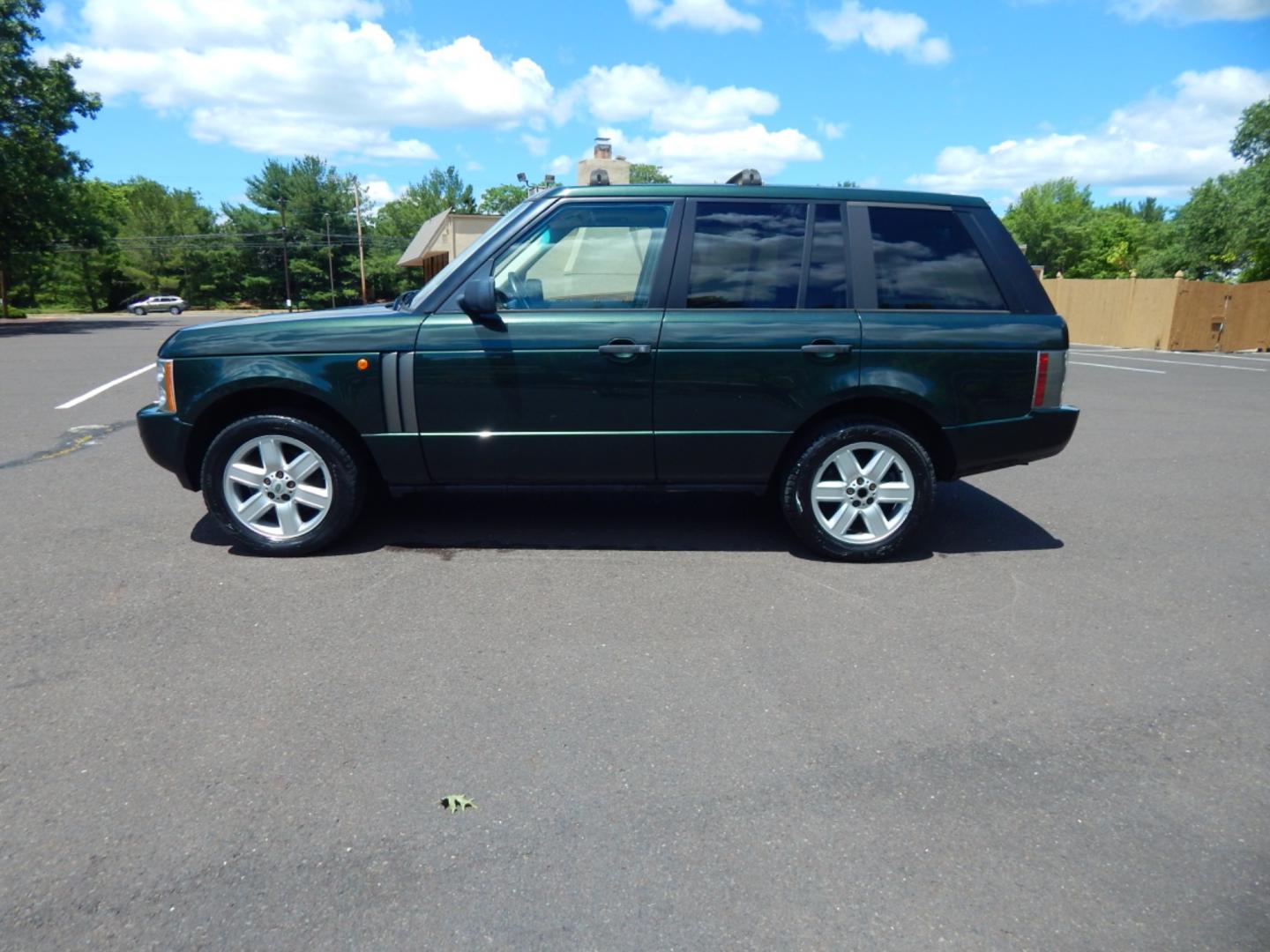 2003 Green /Tan Leather Land Rover Range Rover HSE (SALME11433A) with an 4.4L V8 DOHC 32V engine, 5-Speed Automatic Overdrive transmission, located at 6528 Lower York Road, New Hope, PA, 18938, (215) 862-9555, 40.358707, -74.977882 - Here we have a Range Rover HSE with a 4.4L V8 putting power to all four wheels via a smooth shifting automatic transmission. Options include: tan leather, dual climate controls, heated seats all around, moonroof, power front seats, AM/FM/DISC/TAPE radio, Harman/Kardon speakers, heated steering wheel - Photo#1