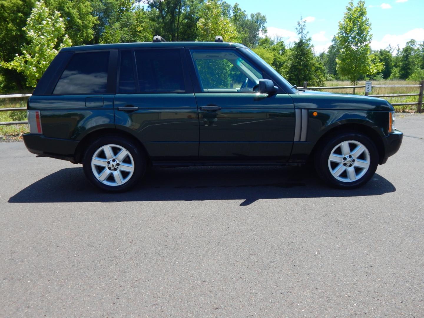 2003 Green /Tan Leather Land Rover Range Rover HSE (SALME11433A) with an 4.4L V8 DOHC 32V engine, 5-Speed Automatic Overdrive transmission, located at 6528 Lower York Road, New Hope, PA, 18938, (215) 862-9555, 40.358707, -74.977882 - Here we have a Range Rover HSE with a 4.4L V8 putting power to all four wheels via a smooth shifting automatic transmission. Options include: tan leather, dual climate controls, heated seats all around, moonroof, power front seats, AM/FM/DISC/TAPE radio, Harman/Kardon speakers, heated steering wheel - Photo#4