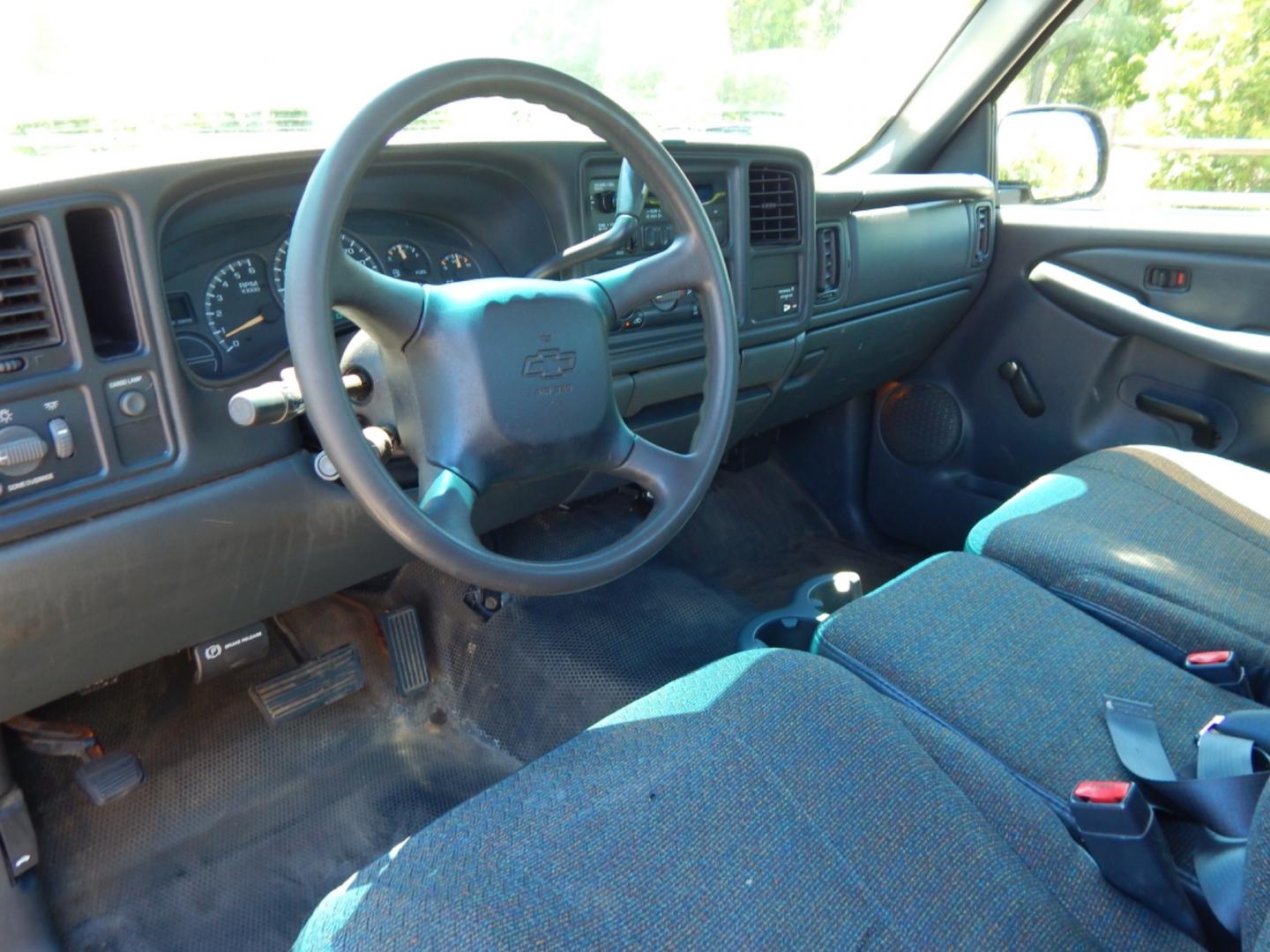 2002 Gray /Gray Cloth Chevrolet Silverado 1500 Long Bed 2WD (1GCEC14W52Z) with an 4.3L V6 OHV 12V engine, Automatic transmission, located at 6528 Lower York Road, New Hope, PA, 18938, (215) 862-9555, 40.358707, -74.977882 - Here we have a Chevrolet Silverado with a 4.3L V6 putting power to the rear wheels via a smooth shifting automatic transmission. Options include: gray cloth, AM/FM radio, cruise control, tilt steering wheel, ice cold AC, seats 3, roll up windows, drivers/passengers front airbags for safety, 16 inch - Photo#15