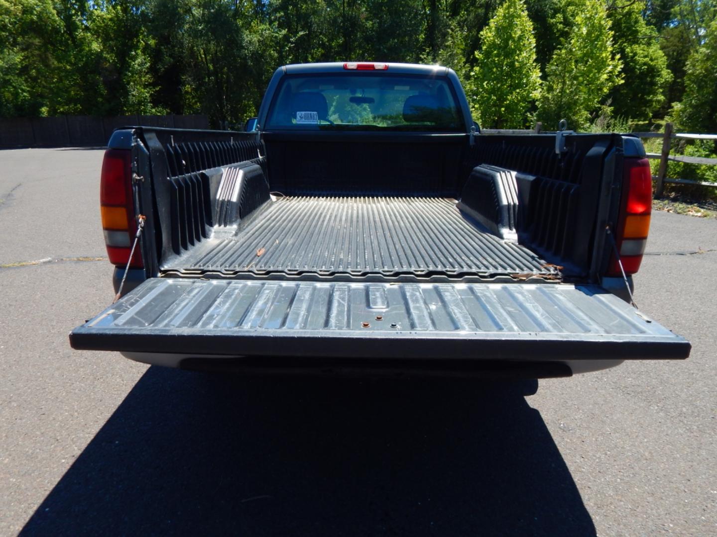 2002 Gray /Gray Cloth Chevrolet Silverado 1500 Long Bed 2WD (1GCEC14W52Z) with an 4.3L V6 OHV 12V engine, Automatic transmission, located at 6528 Lower York Road, New Hope, PA, 18938, (215) 862-9555, 40.358707, -74.977882 - Here we have a Chevrolet Silverado with a 4.3L V6 putting power to the rear wheels via a smooth shifting automatic transmission. Options include: gray cloth, AM/FM radio, cruise control, tilt steering wheel, ice cold AC, seats 3, roll up windows, drivers/passengers front airbags for safety, 16 inch - Photo#11