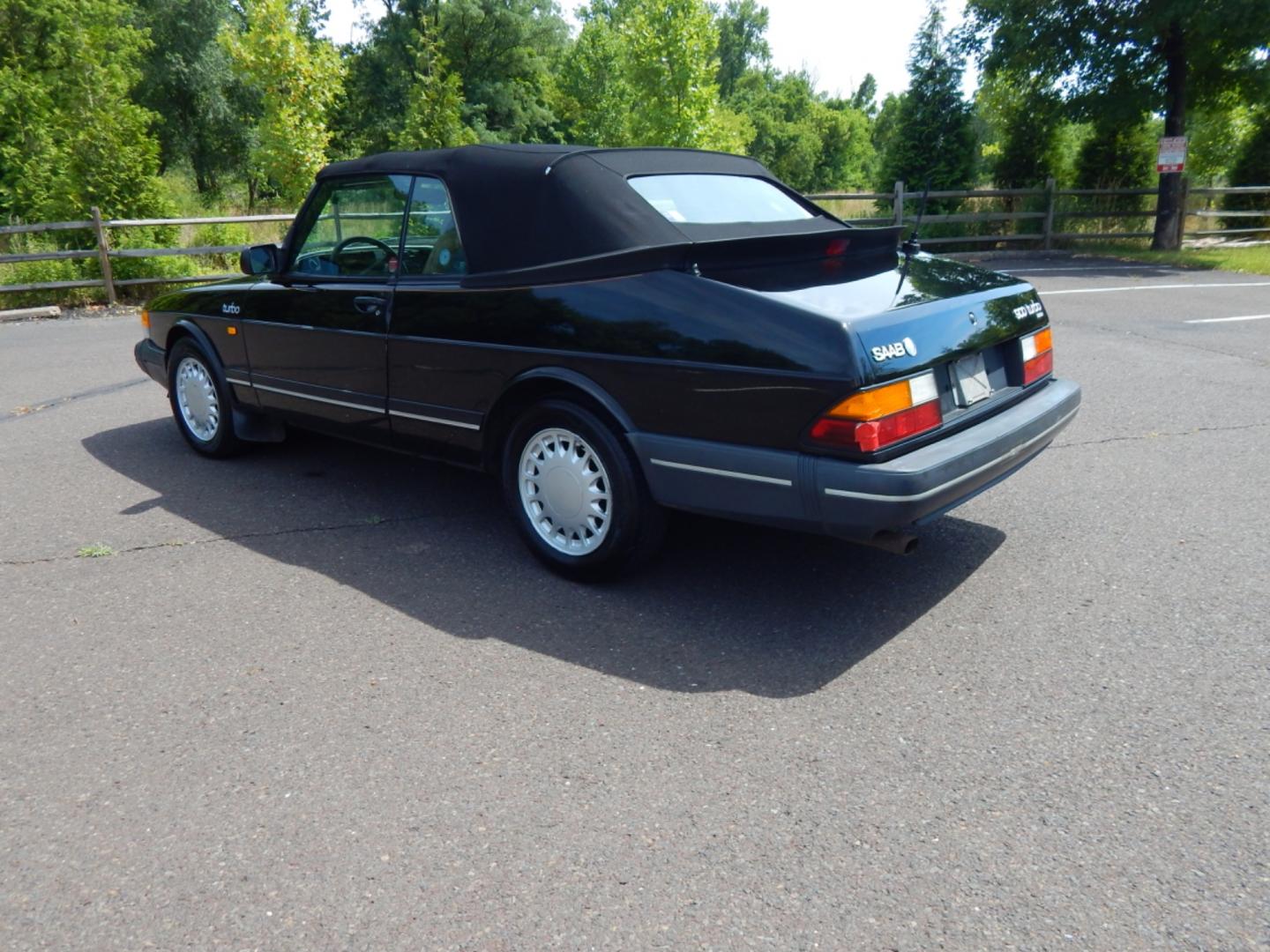 1989 Black /Tan Leather Saab 900 Turbo convertible (YS3AT76L0K7) with an 2.0L L4 DOHC 16V TURBO engine, 3-Speed Automatic transmission, located at 6528 Lower York Road, New Hope, PA, 18938, (215) 862-9555, 40.358707, -74.977882 - Here we have a Saab 900 Turbo with a 2.0L 4 cylinder Turbo engine putting power to the front wheels via an automatic transmission. Options include: tan leather, heat, mobile phone comes with car, heated drivers seat, power convertible top, power windows, power mirrors, 15 inch alloy wheels and seats - Photo#5