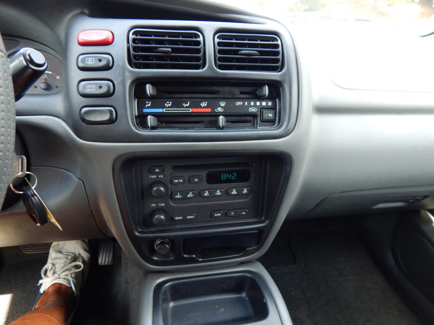 2004 Silver /Gray Cloth Chevrolet Tracker ZR2 4WD (2CNBJ734946) with an 2.5L V6 DOHC 24V engine, 4-Speed Automatic Overdrive transmission, located at 6528 Lower York Road, New Hope, PA, 18938, (215) 862-9555, 40.358707, -74.977882 - Here we have a Chevrolet Tracker with a 2.5L V6 putting power to a 4x4 automatic transmission. Options include: gray cloth, keyless entry, 1 remote and 1 key, cruise control, tilt steering wheel, A/C, power windows, power locks, power mirrors, AM/FM/CD radio, drivers/passengers front airbag for safe - Photo#11