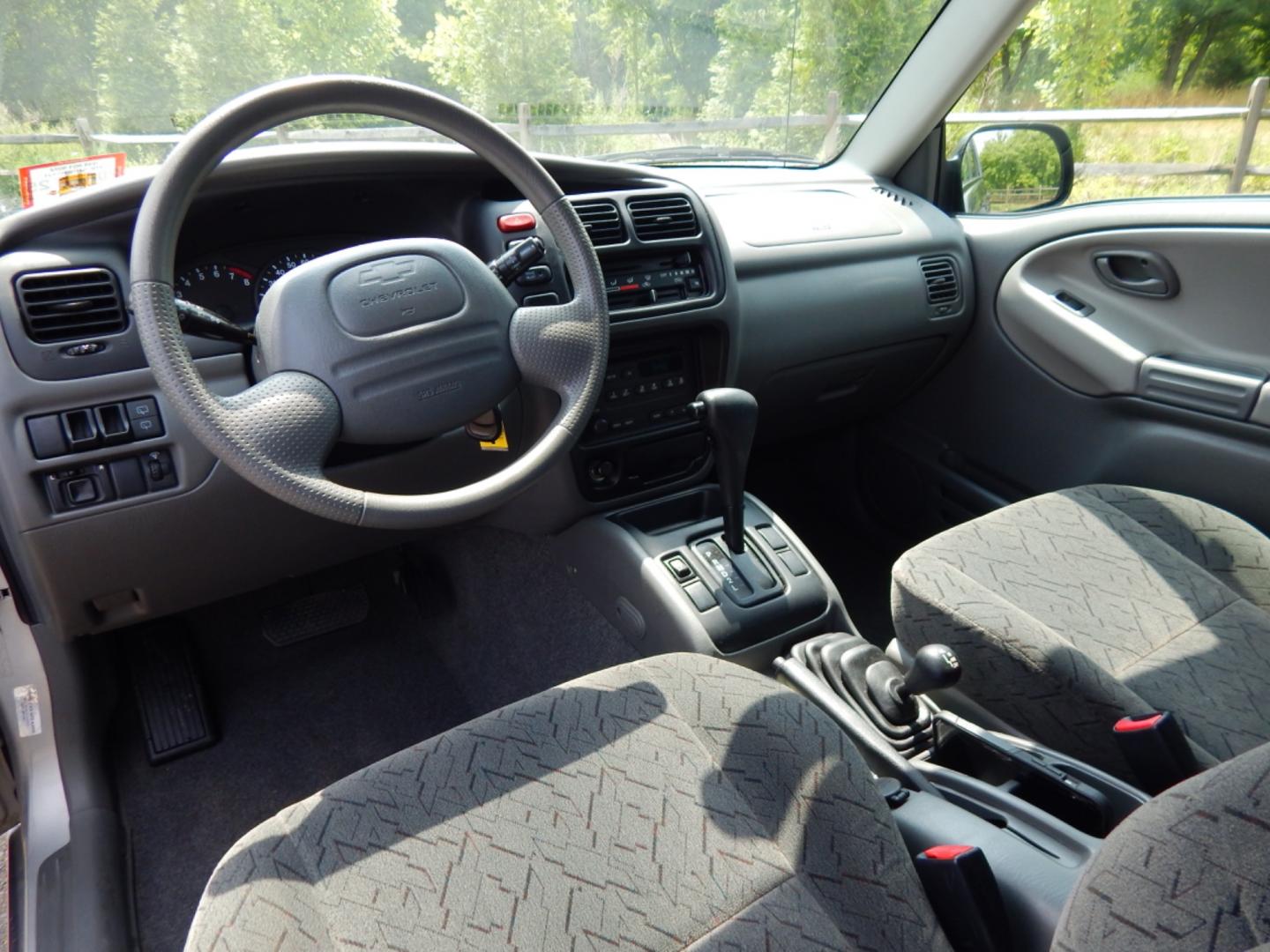 2004 Silver /Gray Cloth Chevrolet Tracker ZR2 4WD (2CNBJ734946) with an 2.5L V6 DOHC 24V engine, 4-Speed Automatic Overdrive transmission, located at 6528 Lower York Road, New Hope, PA, 18938, (215) 862-9555, 40.358707, -74.977882 - Here we have a Chevrolet Tracker with a 2.5L V6 putting power to a 4x4 automatic transmission. Options include: gray cloth, keyless entry, 1 remote and 1 key, cruise control, tilt steering wheel, A/C, power windows, power locks, power mirrors, AM/FM/CD radio, drivers/passengers front airbag for safe - Photo#7