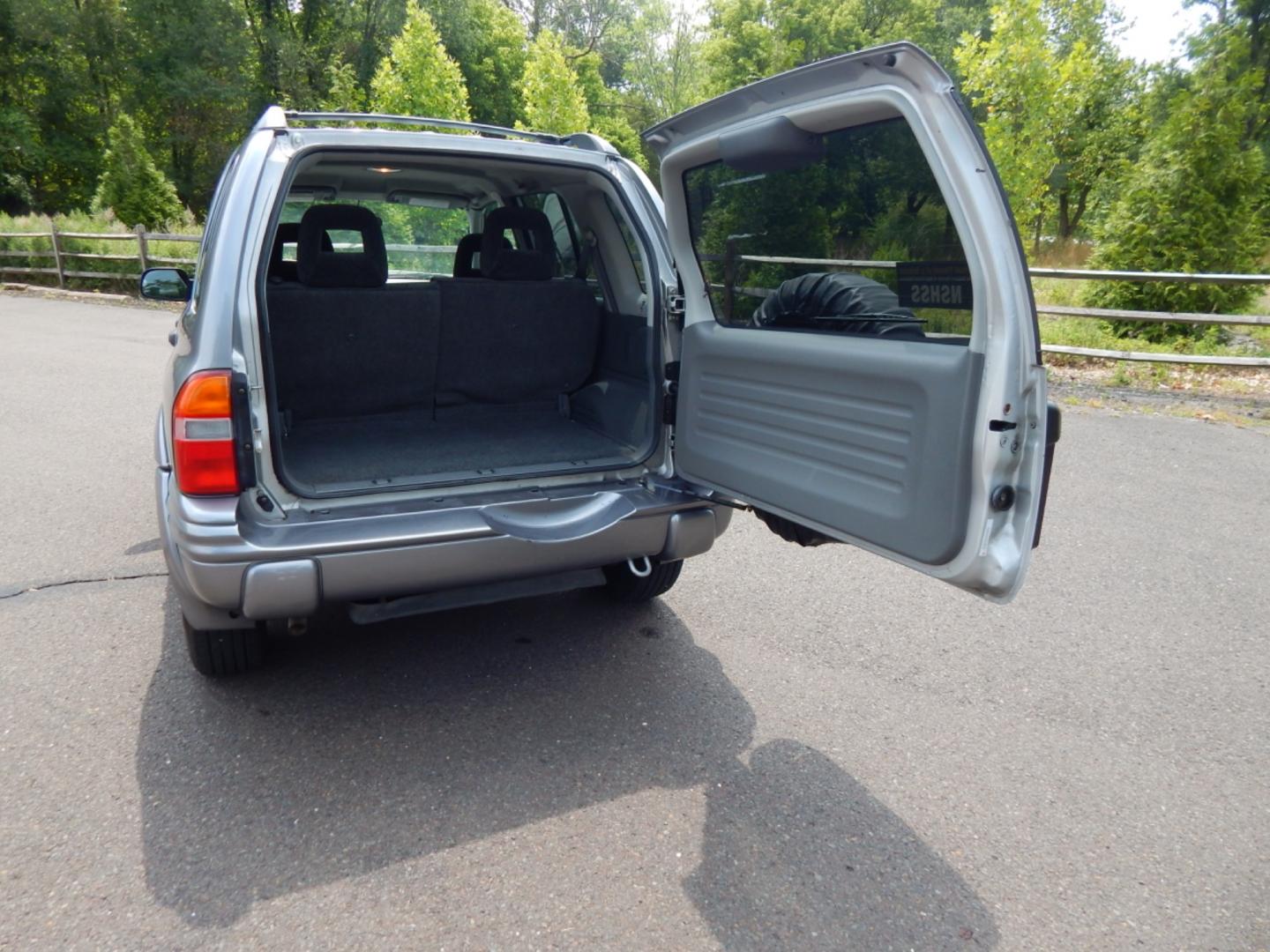 2004 Silver /Gray Cloth Chevrolet Tracker ZR2 4WD (2CNBJ734946) with an 2.5L V6 DOHC 24V engine, 4-Speed Automatic Overdrive transmission, located at 6528 Lower York Road, New Hope, PA, 18938, (215) 862-9555, 40.358707, -74.977882 - Here we have a Chevrolet Tracker with a 2.5L V6 putting power to a 4x4 automatic transmission. Options include: gray cloth, keyless entry, 1 remote and 1 key, cruise control, tilt steering wheel, A/C, power windows, power locks, power mirrors, AM/FM/CD radio, drivers/passengers front airbag for safe - Photo#15