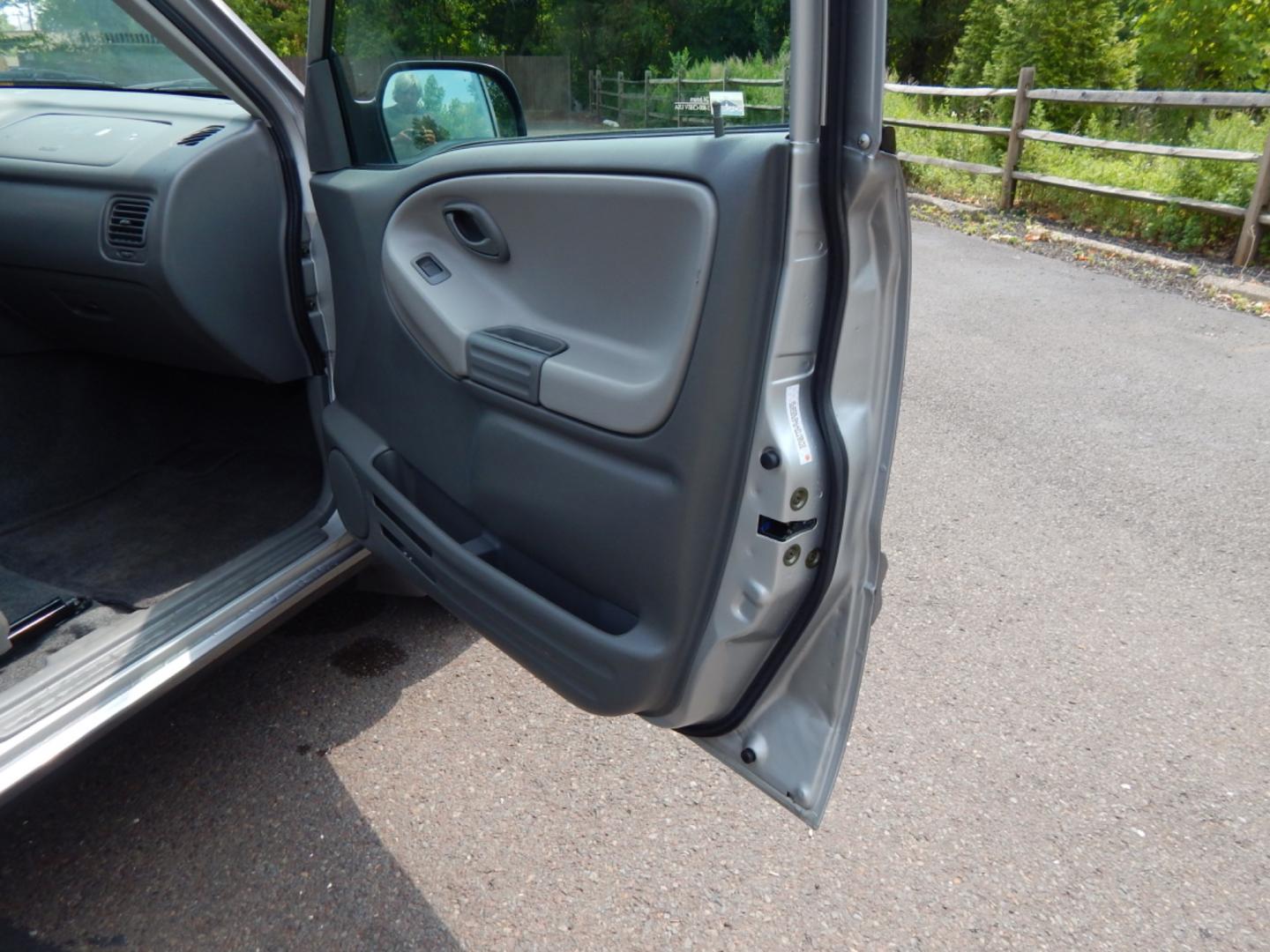 2004 Silver /Gray Cloth Chevrolet Tracker ZR2 4WD (2CNBJ734946) with an 2.5L V6 DOHC 24V engine, 4-Speed Automatic Overdrive transmission, located at 6528 Lower York Road, New Hope, PA, 18938, (215) 862-9555, 40.358707, -74.977882 - Here we have a Chevrolet Tracker with a 2.5L V6 putting power to a 4x4 automatic transmission. Options include: gray cloth, keyless entry, 1 remote and 1 key, cruise control, tilt steering wheel, A/C, power windows, power locks, power mirrors, AM/FM/CD radio, drivers/passengers front airbag for safe - Photo#17