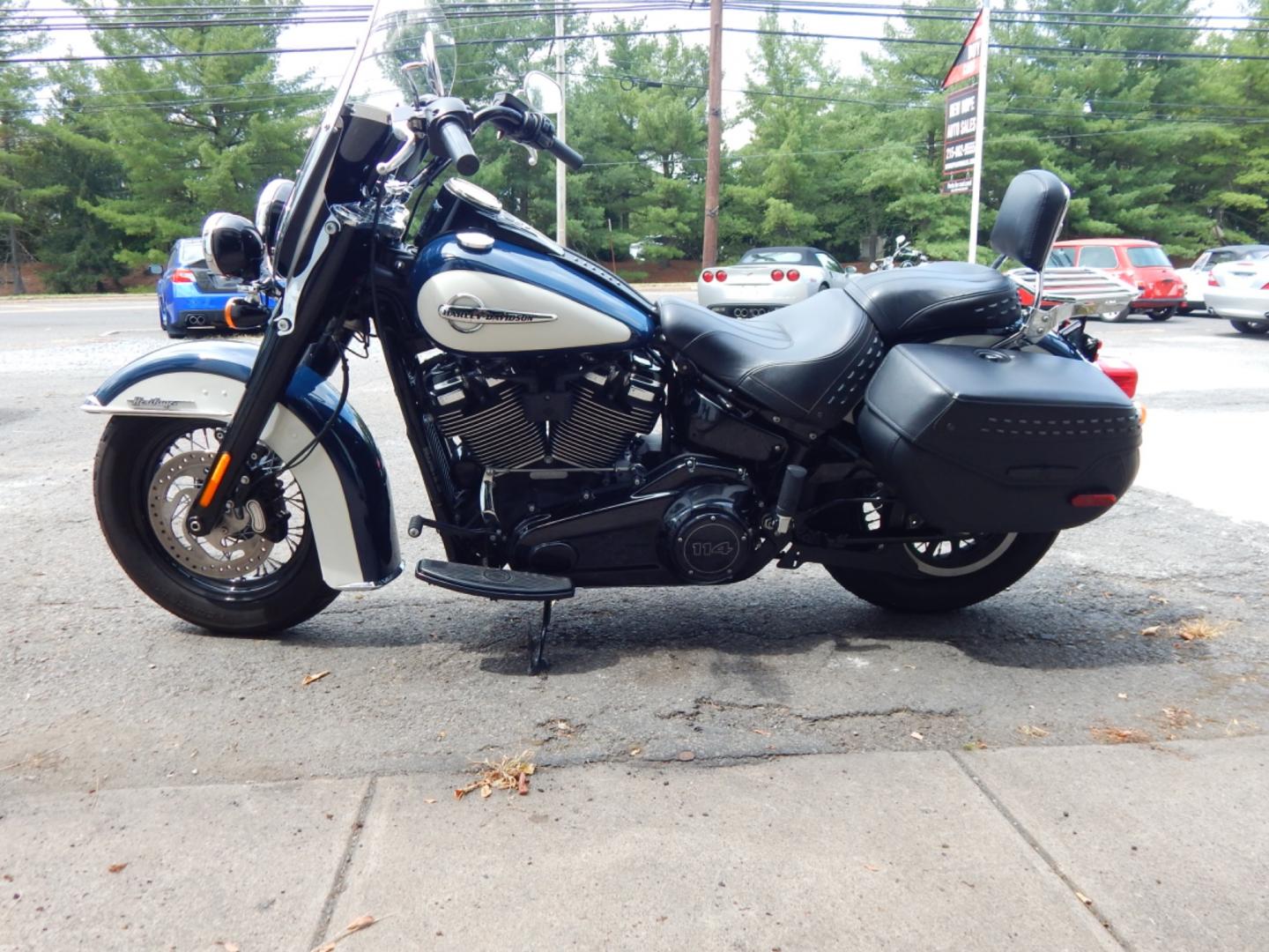 2019 Blue/White Harley-Davidson Heritage Softail (1HD1YBK10KC) with an 114 engine, Manual transmission, located at 6528 Lower York Road, New Hope, PA, 18938, (215) 862-9555, 40.358707, -74.977882 - Here we have a beautiful running and riding Heritage Softail with a 114 Cubic Inch engine. This bike comes with saddle bags, wind screen, ABS, keyless start, black leather seat and Xenon lights. The right side of the gas tank has some paint touch up work done. This is a ONE OWNER bike with no accide - Photo#7