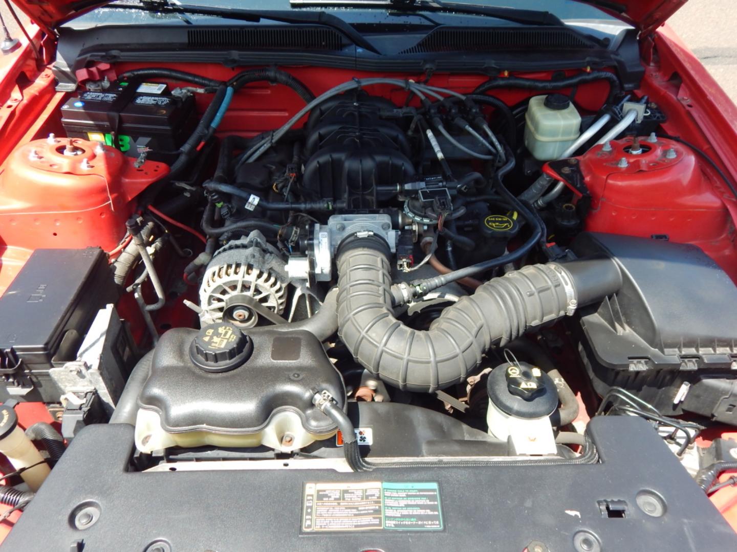 2006 RED /Black Cloth Ford Mustang V6 Deluxe Coupe (1ZVFT80N965) with an 4.0L V6 SOHC 12V engine, Automatic transmission, located at 6528 Lower York Road, New Hope, PA, 18938, (215) 862-9555, 40.358707, -74.977882 - Here we have a 2006 Ford Mustang with a 4.0L V6 putting power to the rear wheels via a smooth shifting automatic transmission. Options include: black cloth, AM/FM/CD/AUX radio, cruise control, tilt steering wheel, power windows/locks/mirrors, power sliding drivers seat, moonroof, rear spoiler and 17 - Photo#19