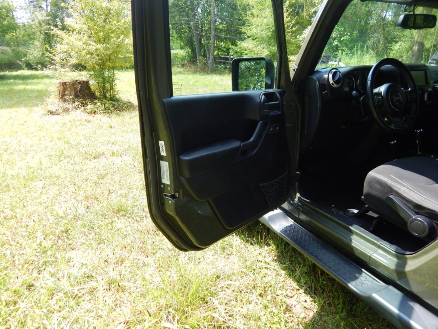 2016 Green /Black Cloth Jeep Wrangler (1C4HJWEG7GL) with an 3.6L V6 engine, Automatic transmission, located at 6528 Lower York Road, New Hope, PA, 18938, (215) 862-9555, 40.358707, -74.977882 - Photo#16