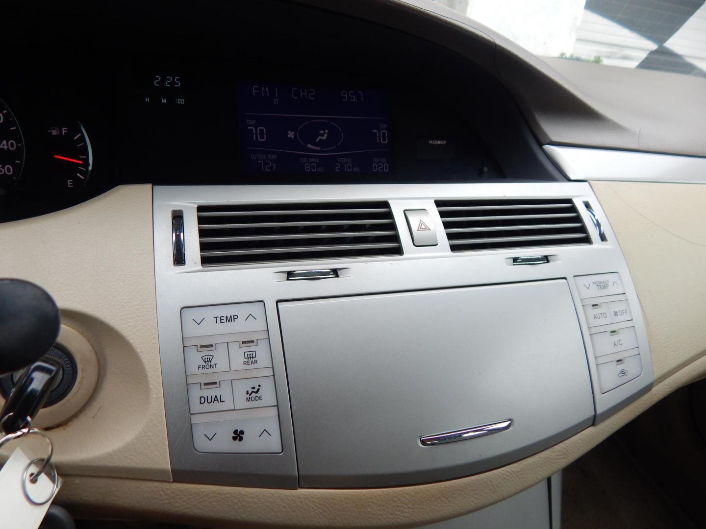 2009 Brown /Tan Cloth Toyota Avalon Limited (4T1BK36B69U) with an 3.5L V6 DOHC 24V engine, 6-Speed Automatic transmission, located at 6528 Lower York Road, New Hope, PA, 18938, (215) 862-9555, 40.358707, -74.977882 - Here we have a Avalon XL with a 3.5L V6 putting power to the front wheels via an automatic transmission. Options include: tan cloth, power drivers seat, dual climate, AM/FM/CD/SAT/AUX radio, cruise control, tilt steering wheel, automatic headlights, power windows/locks/mirrors, dual exhaust and 16 i - Photo#18