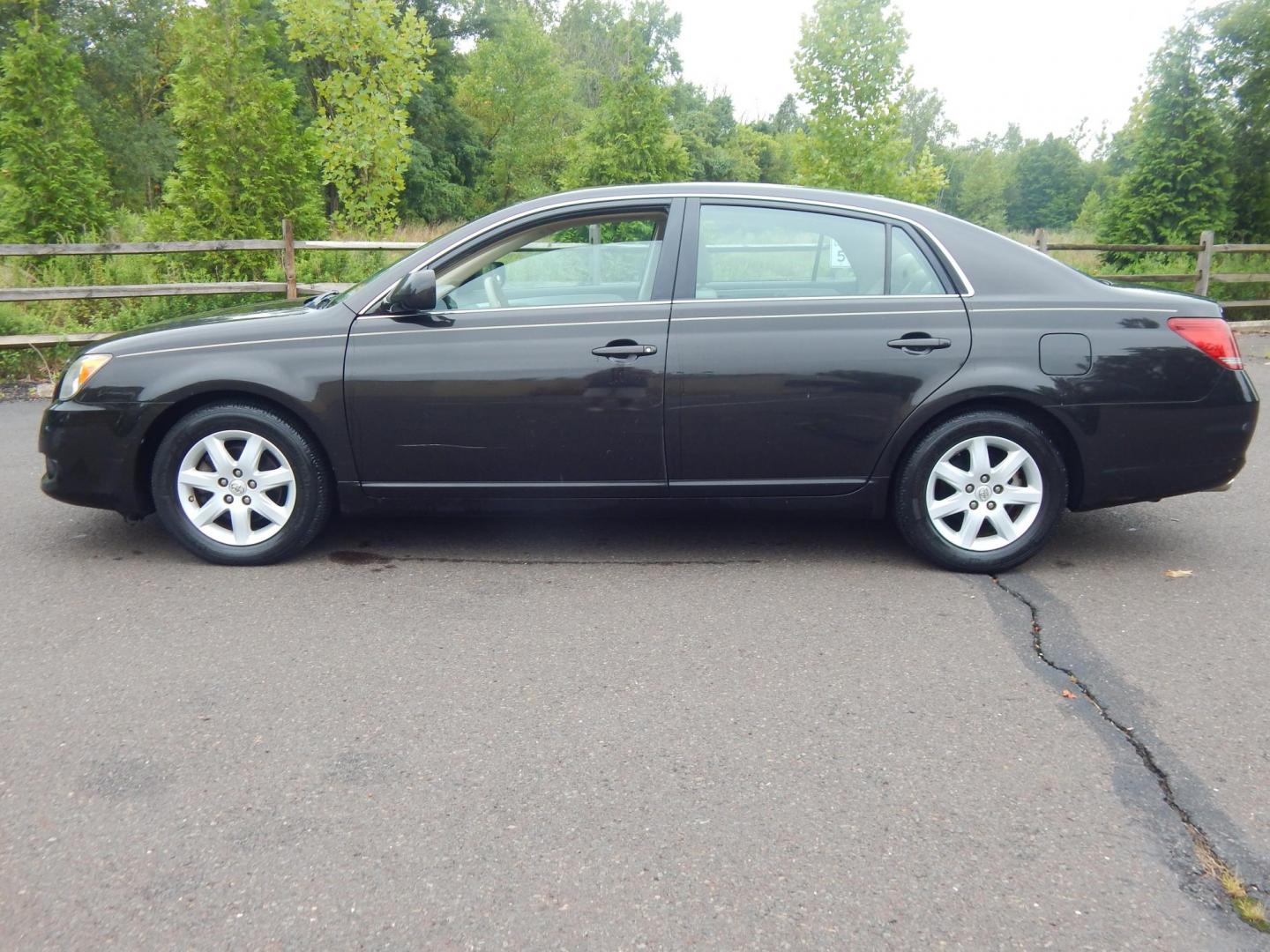 2009 Brown /Tan Cloth Toyota Avalon Limited (4T1BK36B69U) with an 3.5L V6 DOHC 24V engine, 6-Speed Automatic transmission, located at 6528 Lower York Road, New Hope, PA, 18938, (215) 862-9555, 40.358707, -74.977882 - Here we have a Avalon XL with a 3.5L V6 putting power to the front wheels via an automatic transmission. Options include: tan cloth, power drivers seat, dual climate, AM/FM/CD/SAT/AUX radio, cruise control, tilt steering wheel, automatic headlights, power windows/locks/mirrors, dual exhaust and 16 i - Photo#1