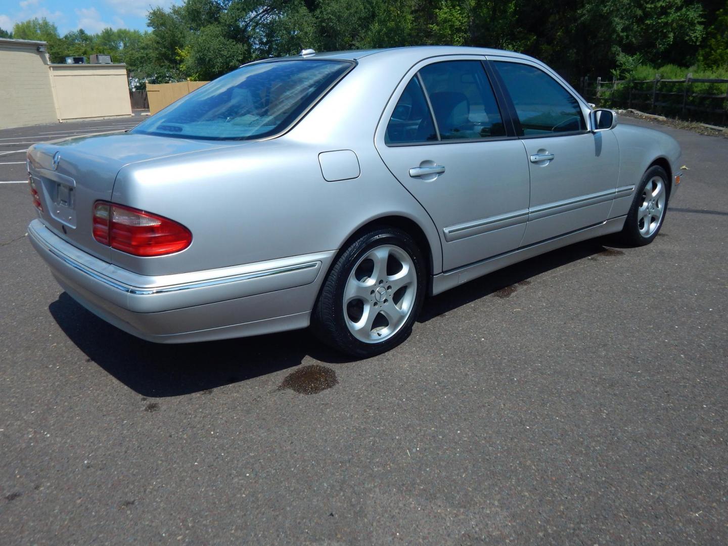 2002 Silver /Gray Leather Mercedes-Benz E-Class E320 (WDBJF65J22B) with an 3.2L V6 SOHC 18V engine, 5-Speed Automatic Overdrive transmission, located at 6528 Lower York Road, New Hope, PA, 18938, (215) 862-9555, 40.358707, -74.977882 - Here we have a beautiful 2002 E320 with a 3.2L V6 putting power to the rear wheels via a smooth shifting automatic transmission. Options include: gray leather, birds eye maple wood trim, dual power seats, dual memory seats, power windows/locks/mirrors, AM/FM/CD/TAPE radio, sunroof, dual climate cont - Photo#5