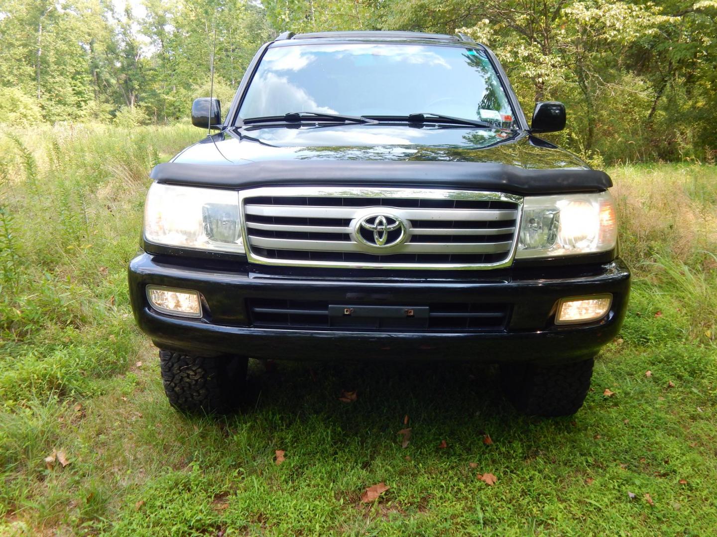 2006 Black /Gray Leather Toyota Land Cruiser 4WD (JTEHT05J162) with an 4.7L V8 DOHC 32V engine, 5-Speed Automatic Overdrive transmission, located at 6528 Lower York Road, New Hope, PA, 18938, (215) 862-9555, 40.358707, -74.977882 - Here we have a Toyota Land Cruiser with a 4.7L V8 putting power to the ground via a 4x4 automatic transmission. Options include: gray leather, dual power seats, dual heated seats, sunroof, AM/FM/CD/TAPE/SAT radio, navigation, power tilt steering wheel, cruise control, rear DVD, 3rd row seating, powe - Photo#6