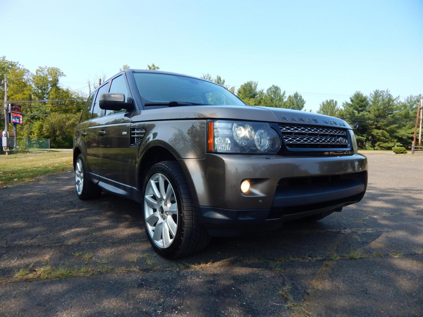 2013 Bronze /Ivory Leather Land Rover Range Rover Sport Luxury (SALSK2D40DA) with an 5.0L V8 engine, 6-Speed Automatic transmission, located at 6528 Lower York Road, New Hope, PA, 18938, (215) 862-9555, 40.358707, -74.977882 - Here we have a beautiful, ONE OWNER, Range Rover Sport Luxury with a 5.0L V8 putting power to all four wheels via an automatic transmission. Options include: Ivory leather seats, wood trim, keyless entry, push button start, dual power seats, heated seats front and rear, sunroof, dual climate control - Photo#6