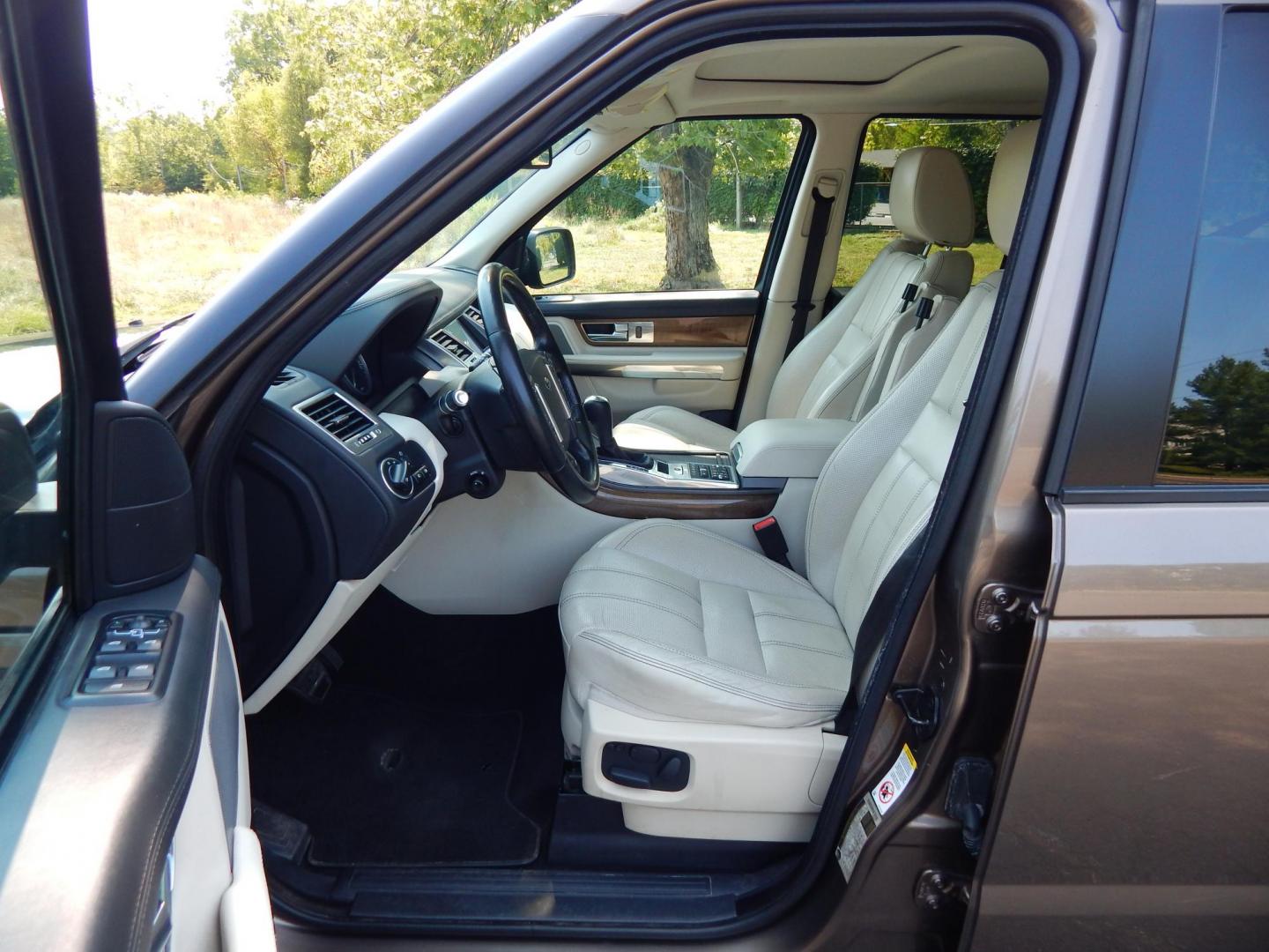 2013 Bronze /Ivory Leather Land Rover Range Rover Sport Luxury (SALSK2D40DA) with an 5.0L V8 engine, 6-Speed Automatic transmission, located at 6528 Lower York Road, New Hope, PA, 18938, (215) 862-9555, 40.358707, -74.977882 - Here we have a beautiful, ONE OWNER, Range Rover Sport Luxury with a 5.0L V8 putting power to all four wheels via an automatic transmission. Options include: Ivory leather seats, wood trim, keyless entry, push button start, dual power seats, heated seats front and rear, sunroof, dual climate control - Photo#10