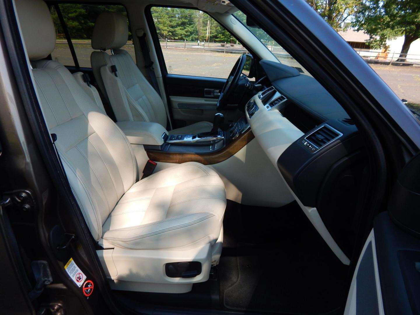 2013 Bronze /Ivory Leather Land Rover Range Rover Sport Luxury (SALSK2D40DA) with an 5.0L V8 engine, 6-Speed Automatic transmission, located at 6528 Lower York Road, New Hope, PA, 18938, (215) 862-9555, 40.358707, -74.977882 - Here we have a beautiful, ONE OWNER, Range Rover Sport Luxury with a 5.0L V8 putting power to all four wheels via an automatic transmission. Options include: Ivory leather seats, wood trim, keyless entry, push button start, dual power seats, heated seats front and rear, sunroof, dual climate control - Photo#19