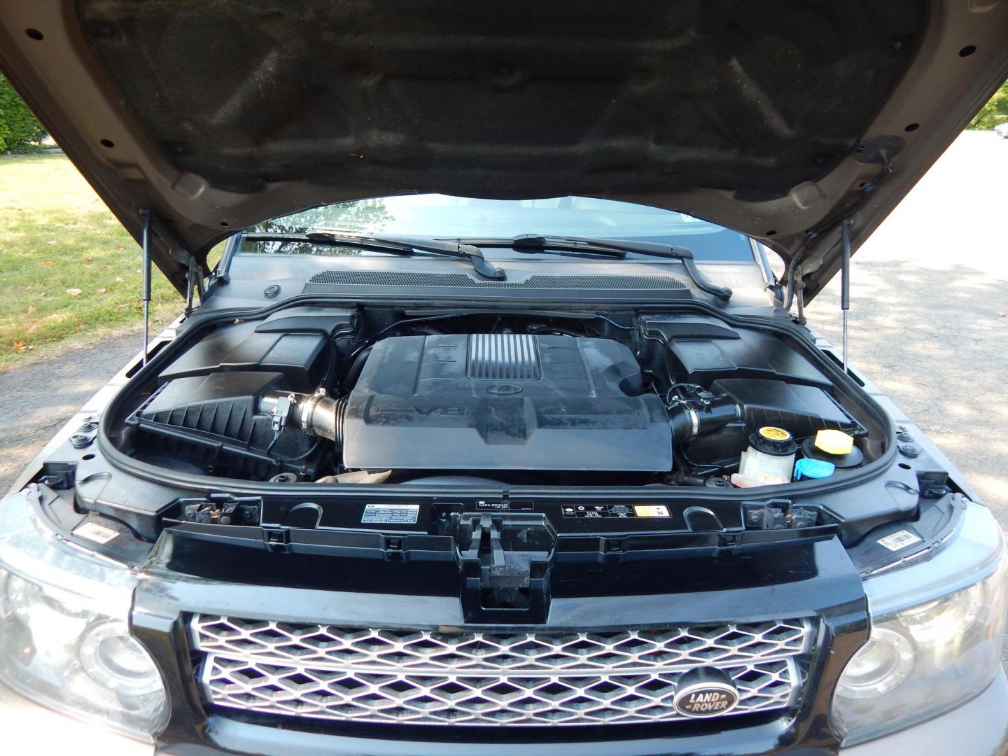 2013 Bronze /Ivory Leather Land Rover Range Rover Sport Luxury (SALSK2D40DA) with an 5.0L V8 engine, 6-Speed Automatic transmission, located at 6528 Lower York Road, New Hope, PA, 18938, (215) 862-9555, 40.358707, -74.977882 - Here we have a beautiful, ONE OWNER, Range Rover Sport Luxury with a 5.0L V8 putting power to all four wheels via an automatic transmission. Options include: Ivory leather seats, wood trim, keyless entry, push button start, dual power seats, heated seats front and rear, sunroof, dual climate control - Photo#25