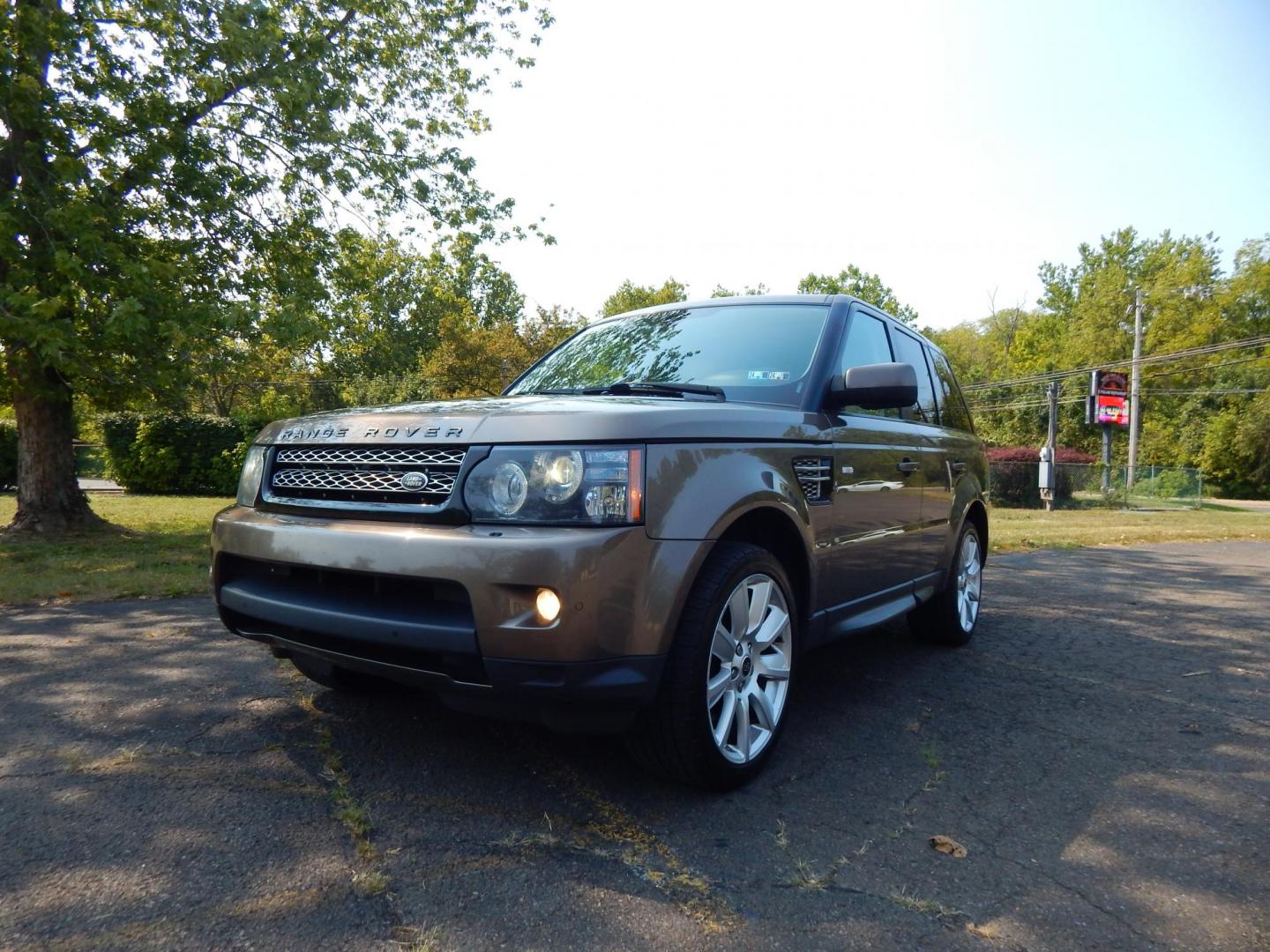 2013 Bronze /Ivory Leather Land Rover Range Rover Sport Luxury (SALSK2D40DA) with an 5.0L V8 engine, 6-Speed Automatic transmission, located at 6528 Lower York Road, New Hope, PA, 18938, (215) 862-9555, 40.358707, -74.977882 - Here we have a beautiful, ONE OWNER, Range Rover Sport Luxury with a 5.0L V8 putting power to all four wheels via an automatic transmission. Options include: Ivory leather seats, wood trim, keyless entry, push button start, dual power seats, heated seats front and rear, sunroof, dual climate control - Photo#0