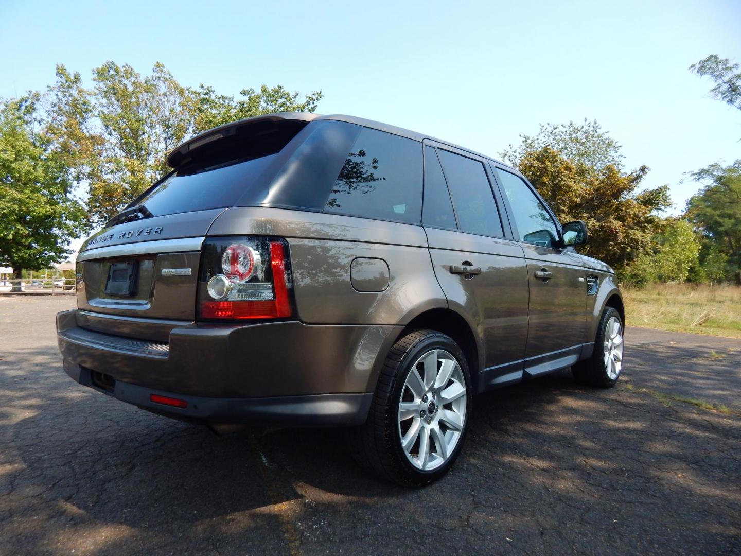 2013 Bronze /Ivory Leather Land Rover Range Rover Sport Luxury (SALSK2D40DA) with an 5.0L V8 engine, 6-Speed Automatic transmission, located at 6528 Lower York Road, New Hope, PA, 18938, (215) 862-9555, 40.358707, -74.977882 - Here we have a beautiful, ONE OWNER, Range Rover Sport Luxury with a 5.0L V8 putting power to all four wheels via an automatic transmission. Options include: Ivory leather seats, wood trim, keyless entry, push button start, dual power seats, heated seats front and rear, sunroof, dual climate control - Photo#4