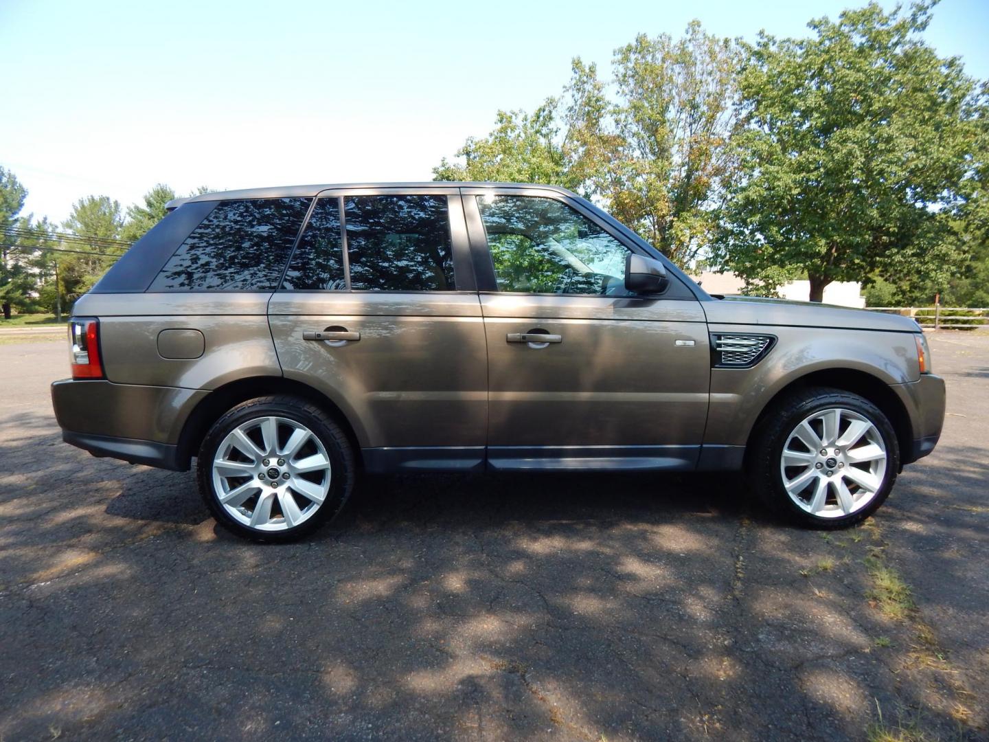 2013 Bronze /Ivory Leather Land Rover Range Rover Sport Luxury (SALSK2D40DA) with an 5.0L V8 engine, 6-Speed Automatic transmission, located at 6528 Lower York Road, New Hope, PA, 18938, (215) 862-9555, 40.358707, -74.977882 - Here we have a beautiful, ONE OWNER, Range Rover Sport Luxury with a 5.0L V8 putting power to all four wheels via an automatic transmission. Options include: Ivory leather seats, wood trim, keyless entry, push button start, dual power seats, heated seats front and rear, sunroof, dual climate control - Photo#5