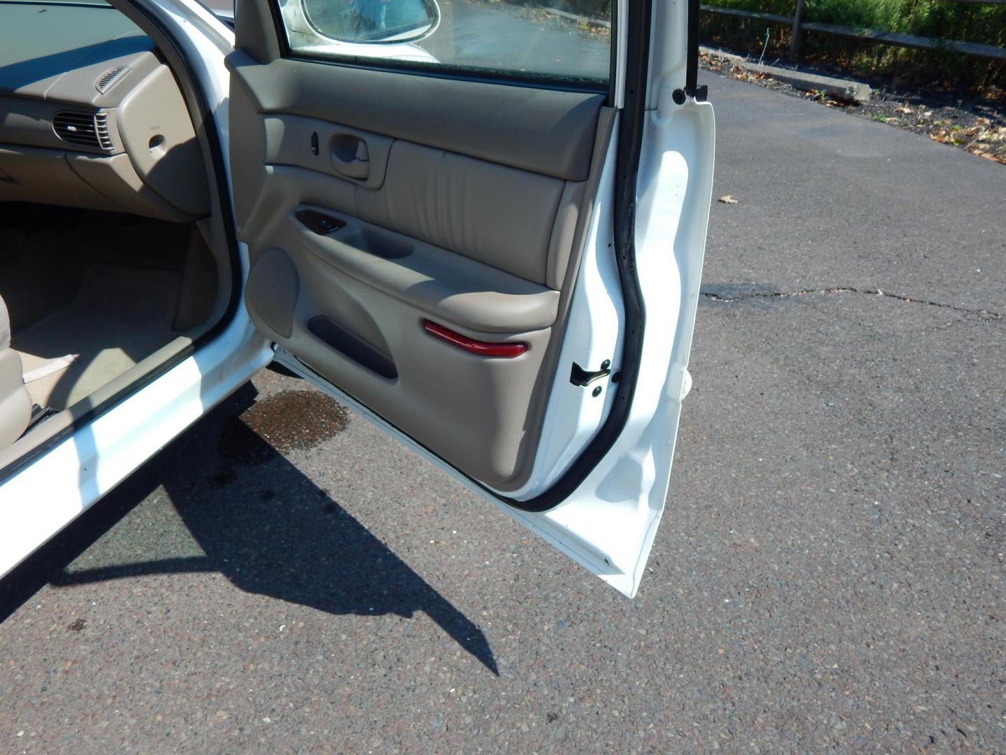 2005 White /Gray Cloth Buick Century Sedan (2G4WS52J851) with an 3.1L V6 OHV 12V engine, 4-Speed Automatic Overdrive transmission, located at 6528 Lower York Road, New Hope, PA, 18938, (215) 862-9555, 40.358707, -74.977882 - Here we have a Buick Century with a 3.1L V6 putting power to the front wheels via an automatic transmission. Options include: gray cloth, power drivers seat, dual climate controls, AM/FM/CD/TAPE radio, tilt steering wheel, power windows, power locks, power mirrors, cruise control and 15 inch wheels. - Photo#15