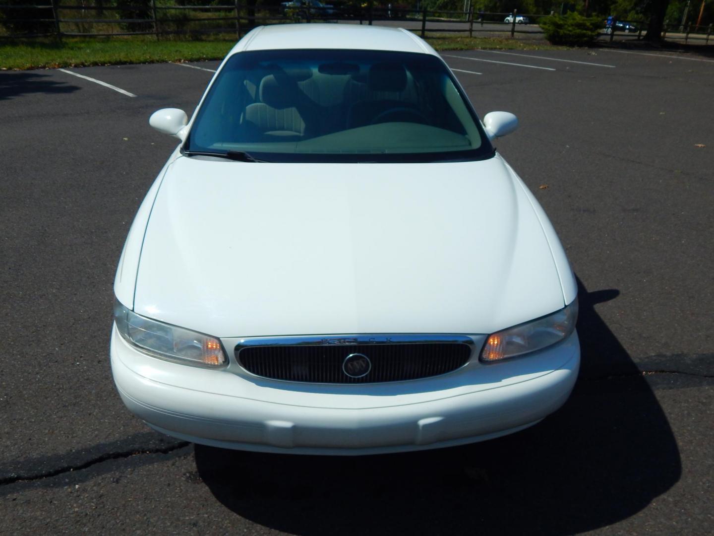 2005 White /Gray Cloth Buick Century Sedan (2G4WS52J851) with an 3.1L V6 OHV 12V engine, 4-Speed Automatic Overdrive transmission, located at 6528 Lower York Road, New Hope, PA, 18938, (215) 862-9555, 40.358707, -74.977882 - Here we have a Buick Century with a 3.1L V6 putting power to the front wheels via an automatic transmission. Options include: gray cloth, power drivers seat, dual climate controls, AM/FM/CD/TAPE radio, tilt steering wheel, power windows, power locks, power mirrors, cruise control and 15 inch wheels. - Photo#7