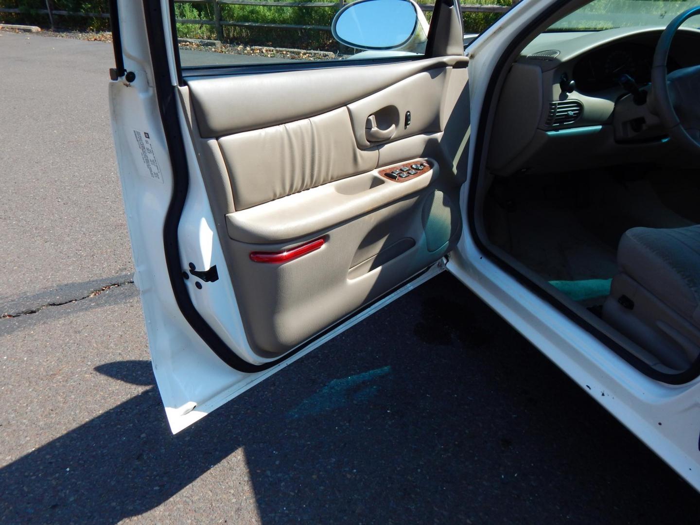 2005 White /Gray Cloth Buick Century Sedan (2G4WS52J851) with an 3.1L V6 OHV 12V engine, 4-Speed Automatic Overdrive transmission, located at 6528 Lower York Road, New Hope, PA, 18938, (215) 862-9555, 40.358707, -74.977882 - Here we have a Buick Century with a 3.1L V6 putting power to the front wheels via an automatic transmission. Options include: gray cloth, power drivers seat, dual climate controls, AM/FM/CD/TAPE radio, tilt steering wheel, power windows, power locks, power mirrors, cruise control and 15 inch wheels. - Photo#9