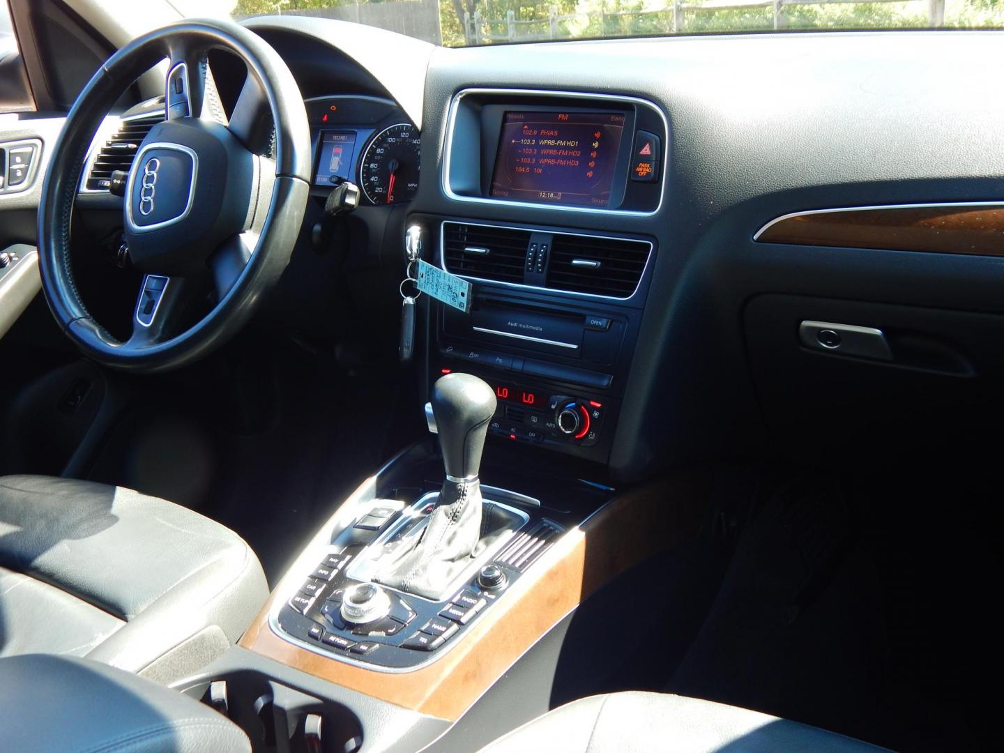 2011 Blue /Black Leather Audi Q5 2.0 quattro Premium (WA1LFAFP9BA) with an 2.0L L4 DOHC 16V engine, 6-Speed Automatic transmission, located at 6528 Lower York Road, New Hope, PA, 18938, (215) 862-9555, 40.358707, -74.977882 - Here we have an Audi Q5 with a 2.0L turbo engine putting power to all four wheels via an automatic transmission. Options include: black leather, dual power seats, dual climate controls, sunroof, AM/FM/CD/AMI radio, navigation, cruise control, tilt steering wheel, power windows, power locks, power mi - Photo#18