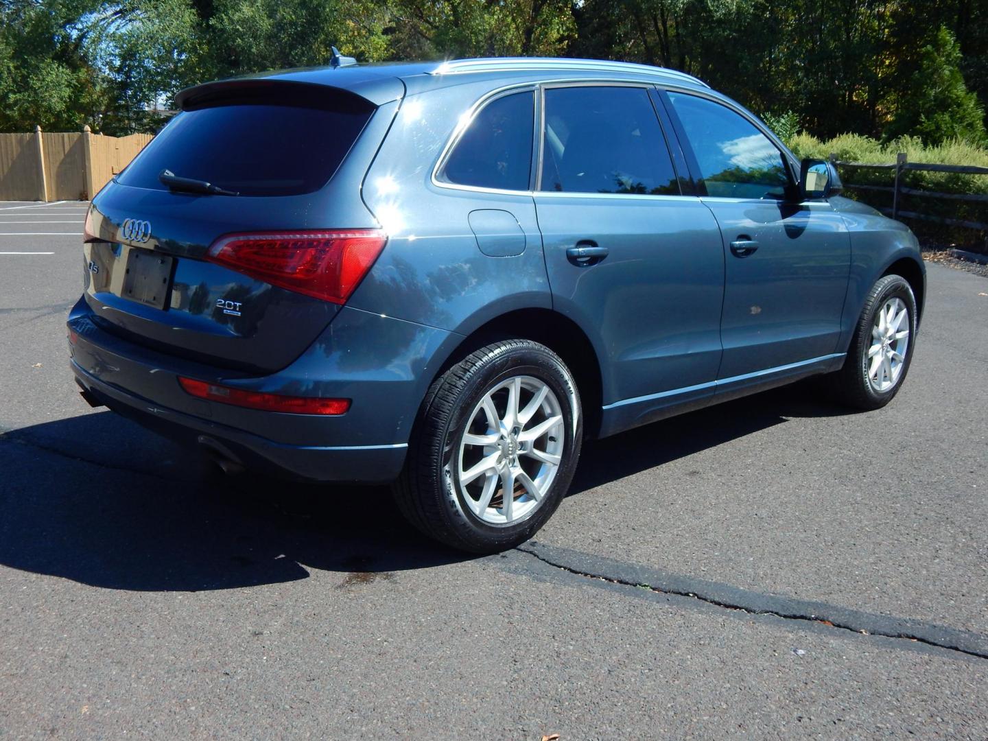 2011 Blue /Black Leather Audi Q5 2.0 quattro Premium (WA1LFAFP9BA) with an 2.0L L4 DOHC 16V engine, 6-Speed Automatic transmission, located at 6528 Lower York Road, New Hope, PA, 18938, (215) 862-9555, 40.358707, -74.977882 - Here we have an Audi Q5 with a 2.0L turbo engine putting power to all four wheels via an automatic transmission. Options include: black leather, dual power seats, dual climate controls, sunroof, AM/FM/CD/AMI radio, navigation, cruise control, tilt steering wheel, power windows, power locks, power mi - Photo#5