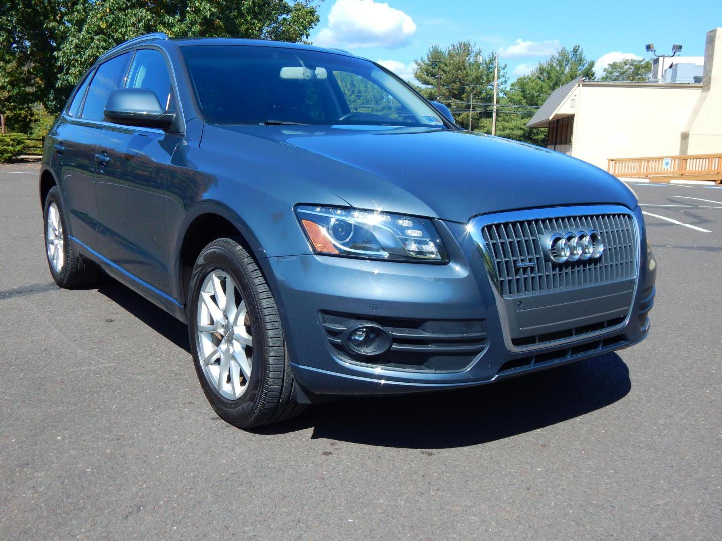 2011 Blue /Black Leather Audi Q5 2.0 quattro Premium (WA1LFAFP9BA) with an 2.0L L4 DOHC 16V engine, 6-Speed Automatic transmission, located at 6528 Lower York Road, New Hope, PA, 18938, (215) 862-9555, 40.358707, -74.977882 - Here we have an Audi Q5 with a 2.0L turbo engine putting power to all four wheels via an automatic transmission. Options include: black leather, dual power seats, dual climate controls, sunroof, AM/FM/CD/AMI radio, navigation, cruise control, tilt steering wheel, power windows, power locks, power mi - Photo#3