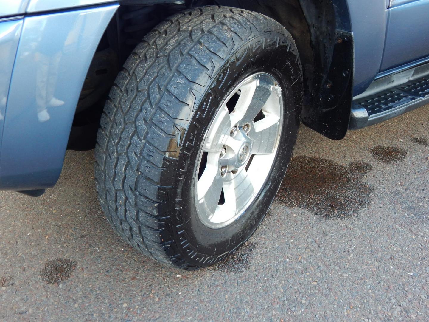 2004 Blue /Gray Cloth Toyota 4Runner Sport Edition 4WD (JTEBU14R340) with an 4.0L V6 DOHC 24V engine, Automatic transmission, located at 6528 Lower York Road, New Hope, PA, 18938, (215) 862-9555, 40.358707, -74.977882 - Here we have a 2004 Toyota 4 runner with a 4.0L V6 putting power to a 4x4 automatic transmission. Options include: gray cloth, A/C, heat, AM/FM/CD/TAPE radio, rear sliding glass, sunroof, cruise control, power windows/locks/mirrors, JBL speakers, tilt steering wheel, roof rack, running boards, tow h - Photo#18