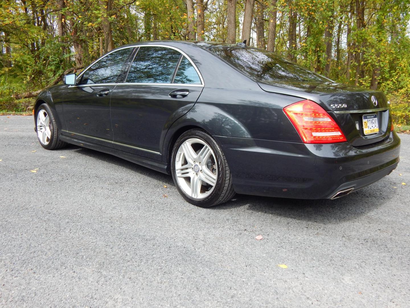 2013 Gray /Black Leather Mercedes-Benz S-Class S550 4-MATIC (WDDNG9EB6DA) with an 4.6L Bi-Turbo V8 DOHC 32V engine, 7-Speed Automatic transmission, located at 6528 Lower York Road, New Hope, PA, 18938, (215) 862-9555, 40.358707, -74.977882 - Here for sale is a beautiful 2013 Mercedes-Benz S550 4 Matic.....This luxury sport sedan is powered by a 4.6 Liter Twin turbocharged V8 engine that runs great, automatic transmission, tilt wheel/cruise control, keyless entry, 2 Master keys, heated steering wheel, power windows, mirrors, central lo - Photo#2