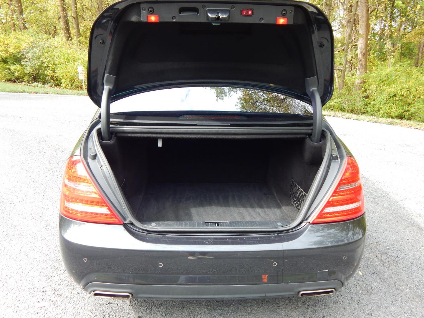 2013 Gray /Black Leather Mercedes-Benz S-Class S550 4-MATIC (WDDNG9EB6DA) with an 4.6L Bi-Turbo V8 DOHC 32V engine, 7-Speed Automatic transmission, located at 6528 Lower York Road, New Hope, PA, 18938, (215) 862-9555, 40.358707, -74.977882 - Here for sale is a beautiful 2013 Mercedes-Benz S550 4 Matic.....This luxury sport sedan is powered by a 4.6 Liter Twin turbocharged V8 engine that runs great, automatic transmission, tilt wheel/cruise control, keyless entry, 2 Master keys, heated steering wheel, power windows, mirrors, central lo - Photo#17