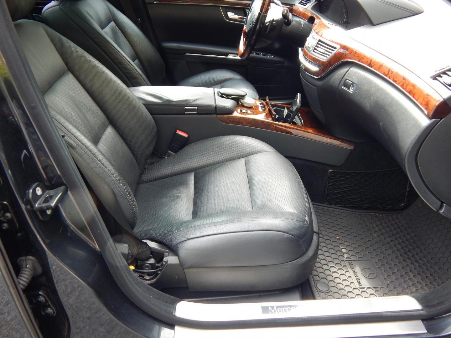 2013 Gray /Black Leather Mercedes-Benz S-Class S550 4-MATIC (WDDNG9EB6DA) with an 4.6L Bi-Turbo V8 DOHC 32V engine, 7-Speed Automatic transmission, located at 6528 Lower York Road, New Hope, PA, 18938, (215) 862-9555, 40.358707, -74.977882 - Here for sale is a beautiful 2013 Mercedes-Benz S550 4 Matic.....This luxury sport sedan is powered by a 4.6 Liter Twin turbocharged V8 engine that runs great, automatic transmission, tilt wheel/cruise control, keyless entry, 2 Master keys, heated steering wheel, power windows, mirrors, central lo - Photo#18