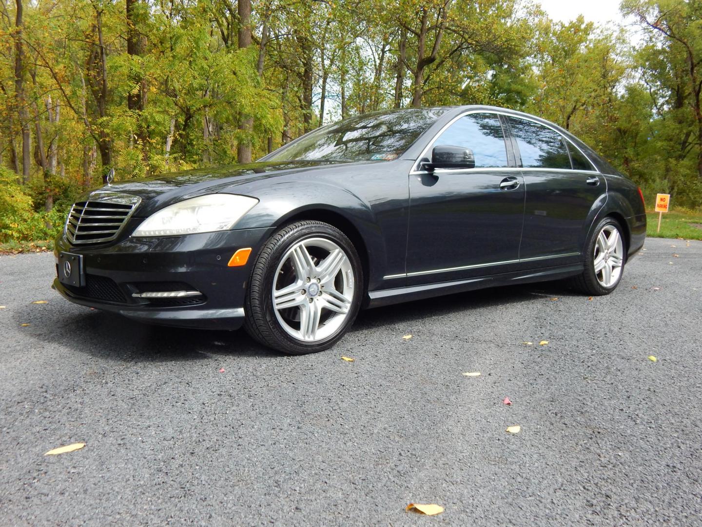 2013 Gray /Black Leather Mercedes-Benz S-Class S550 4-MATIC (WDDNG9EB6DA) with an 4.6L Bi-Turbo V8 DOHC 32V engine, 7-Speed Automatic transmission, located at 6528 Lower York Road, New Hope, PA, 18938, (215) 862-9555, 40.358707, -74.977882 - Here for sale is a beautiful 2013 Mercedes-Benz S550 4 Matic.....This luxury sport sedan is powered by a 4.6 Liter Twin turbocharged V8 engine that runs great, automatic transmission, tilt wheel/cruise control, keyless entry, 2 Master keys, heated steering wheel, power windows, mirrors, central lo - Photo#0