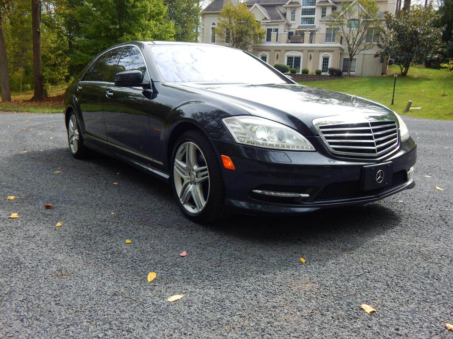 2013 Gray /Black Leather Mercedes-Benz S-Class S550 4-MATIC (WDDNG9EB6DA) with an 4.6L Bi-Turbo V8 DOHC 32V engine, 7-Speed Automatic transmission, located at 6528 Lower York Road, New Hope, PA, 18938, (215) 862-9555, 40.358707, -74.977882 - Here for sale is a beautiful 2013 Mercedes-Benz S550 4 Matic.....This luxury sport sedan is powered by a 4.6 Liter Twin turbocharged V8 engine that runs great, automatic transmission, tilt wheel/cruise control, keyless entry, 2 Master keys, heated steering wheel, power windows, mirrors, central lo - Photo#5