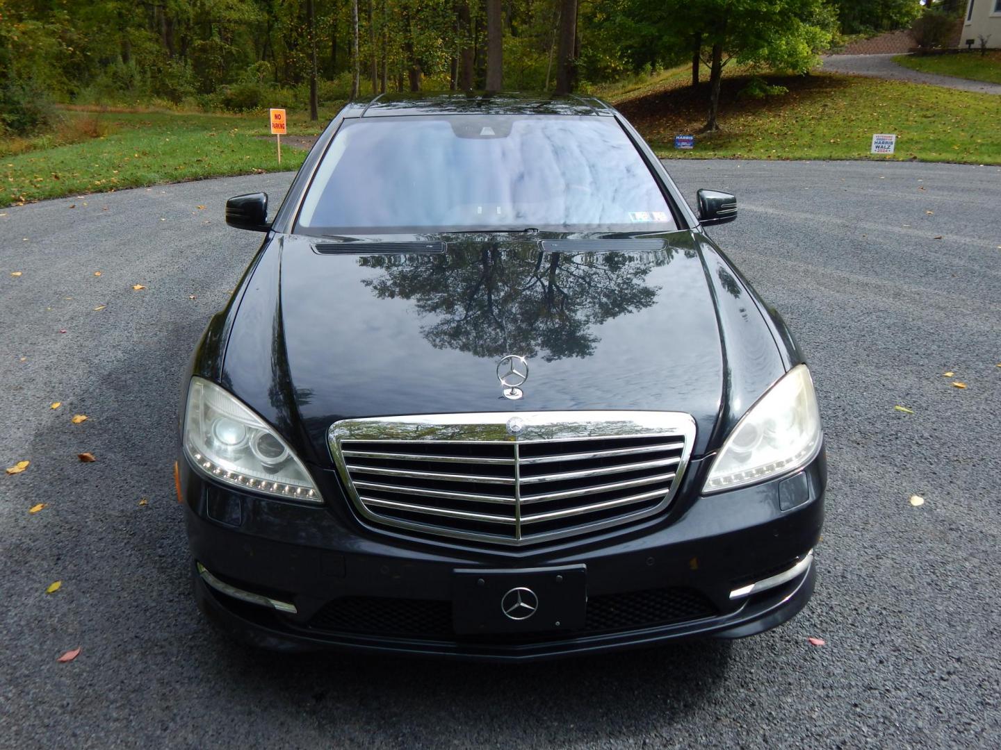 2013 Gray /Black Leather Mercedes-Benz S-Class S550 4-MATIC (WDDNG9EB6DA) with an 4.6L Bi-Turbo V8 DOHC 32V engine, 7-Speed Automatic transmission, located at 6528 Lower York Road, New Hope, PA, 18938, (215) 862-9555, 40.358707, -74.977882 - Here for sale is a beautiful 2013 Mercedes-Benz S550 4 Matic.....This luxury sport sedan is powered by a 4.6 Liter Twin turbocharged V8 engine that runs great, automatic transmission, tilt wheel/cruise control, keyless entry, 2 Master keys, heated steering wheel, power windows, mirrors, central lo - Photo#8