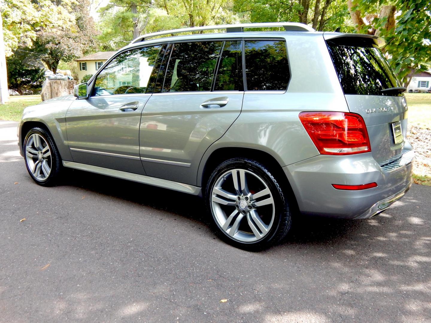 2014 Gray /Black Leather Mercedes-Benz GLK-Class GLK350 4MATIC (WDCGG8JB6EG) with an 3.5L V6 DOHC 24V engine, 7-Speed Automatic transmission, located at 6528 Lower York Road, New Hope, PA, 18938, (215) 862-9555, 40.358707, -74.977882 - 2014 Mercedes-Benz GLK 350 ......3.5 Liter V6 engine, auto trans, tilt wheel, cruise control, dual heated power seats, windows, mirrors, central locking system, black leather seats, aluminum trim, 1 Master Key, dual zone climate control, AM/FM/CD/Sat/Bluetooth sound system, Navigation, rear view ca - Photo#2