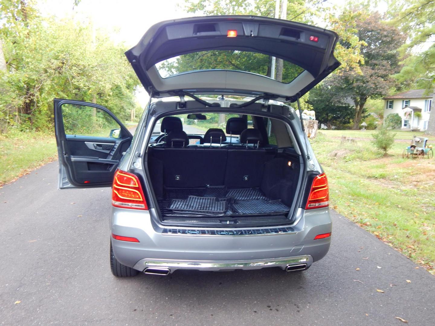 2014 Gray /Black Leather Mercedes-Benz GLK-Class GLK350 4MATIC (WDCGG8JB6EG) with an 3.5L V6 DOHC 24V engine, 7-Speed Automatic transmission, located at 6528 Lower York Road, New Hope, PA, 18938, (215) 862-9555, 40.358707, -74.977882 - 2014 Mercedes-Benz GLK 350 ......3.5 Liter V6 engine, auto trans, tilt wheel, cruise control, dual heated power seats, windows, mirrors, central locking system, black leather seats, aluminum trim, 1 Master Key, dual zone climate control, AM/FM/CD/Sat/Bluetooth sound system, Navigation, rear view ca - Photo#12