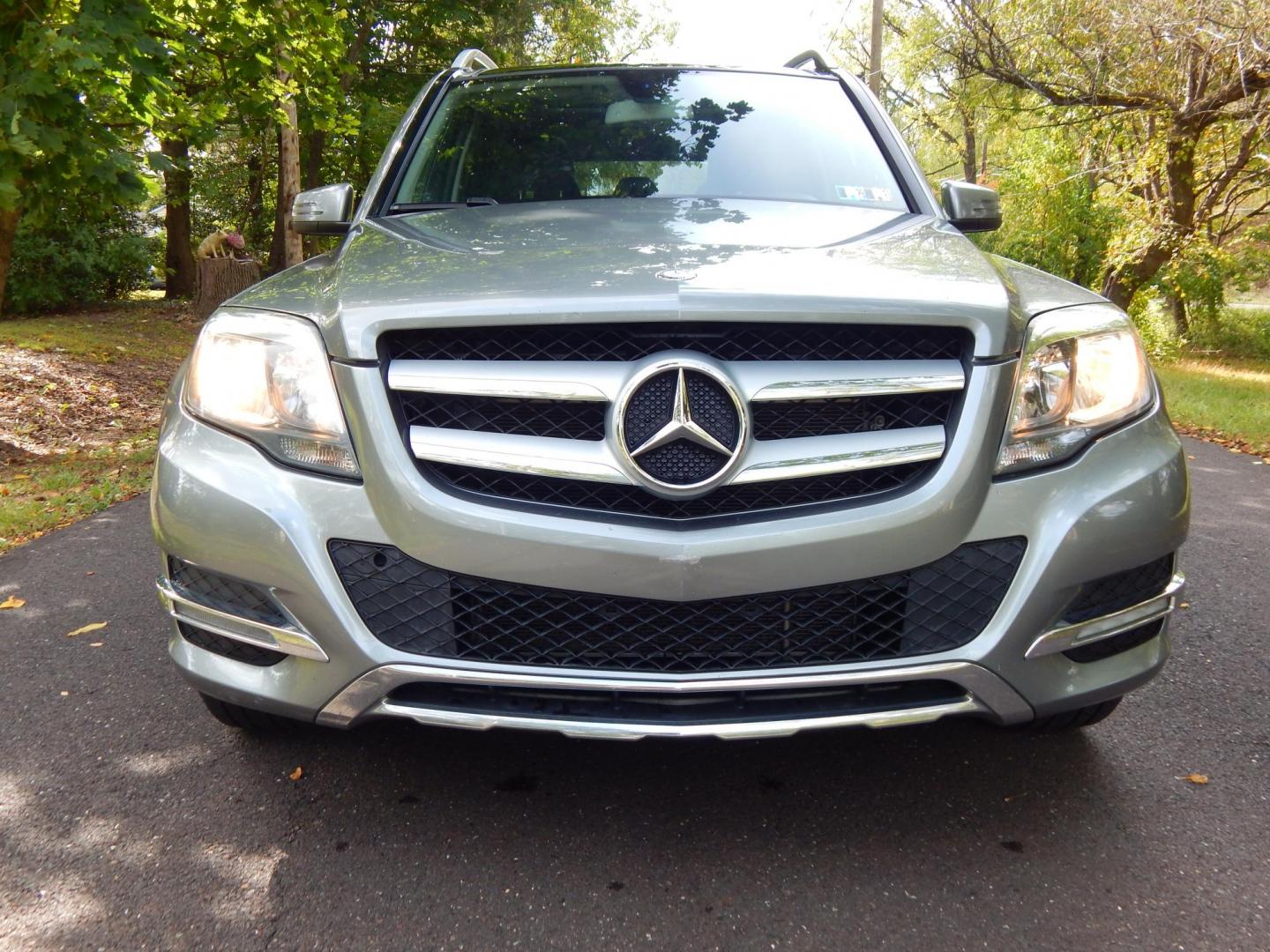 2014 Gray /Black Leather Mercedes-Benz GLK-Class GLK350 4MATIC (WDCGG8JB6EG) with an 3.5L V6 DOHC 24V engine, 7-Speed Automatic transmission, located at 6528 Lower York Road, New Hope, PA, 18938, (215) 862-9555, 40.358707, -74.977882 - 2014 Mercedes-Benz GLK 350 ......3.5 Liter V6 engine, auto trans, tilt wheel, cruise control, dual heated power seats, windows, mirrors, central locking system, black leather seats, aluminum trim, 1 Master Key, dual zone climate control, AM/FM/CD/Sat/Bluetooth sound system, Navigation, rear view ca - Photo#6